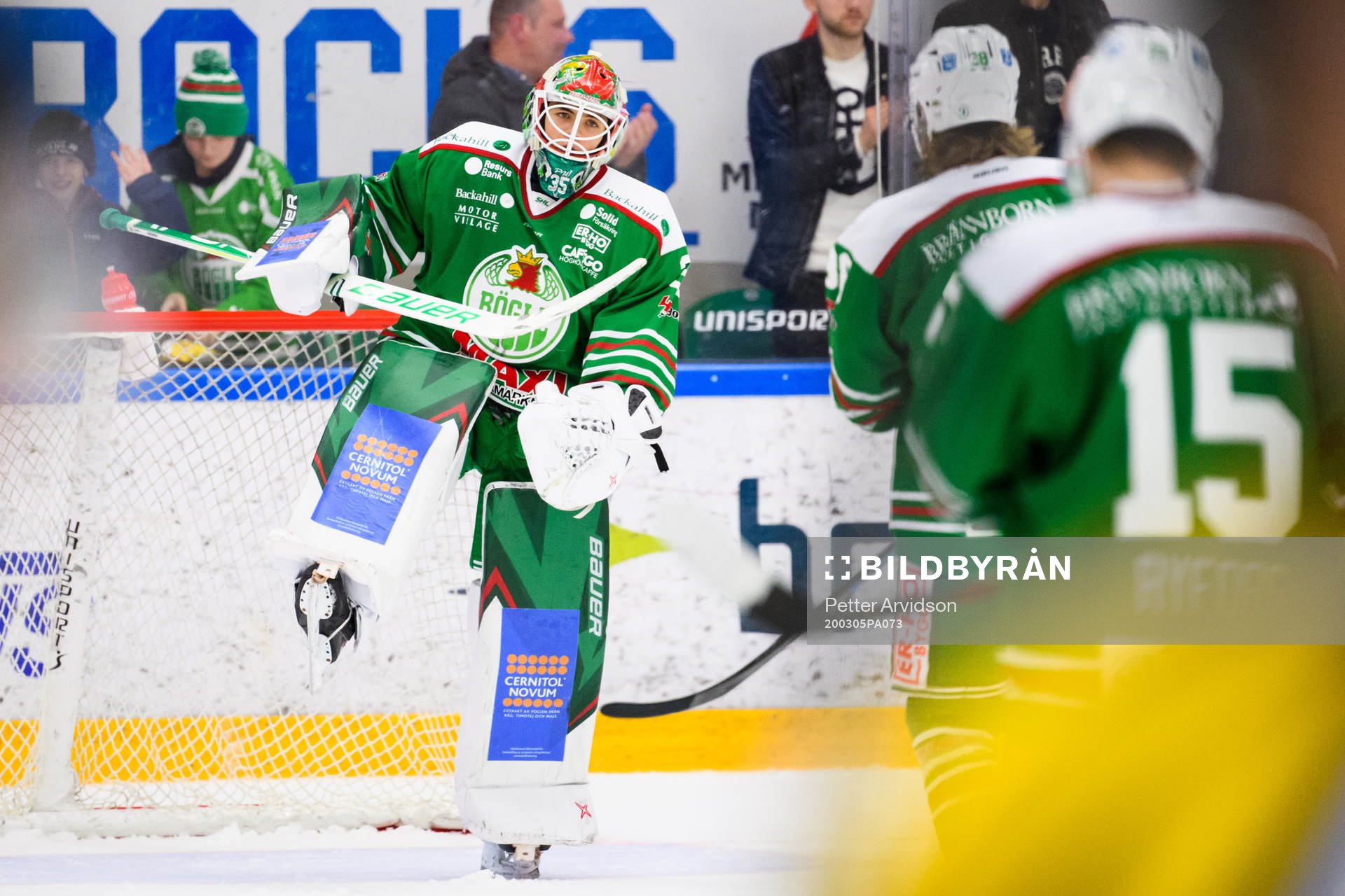 Rögles målvakt Roman Will jublar