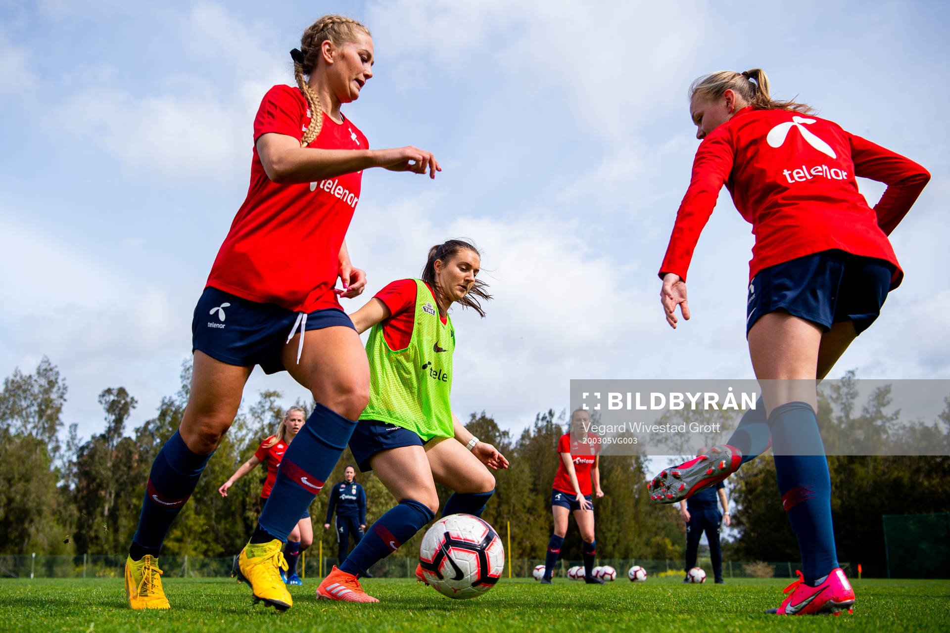 Lisa-Marie Karlseng Utland, Vilde Bøe Risa and Frida