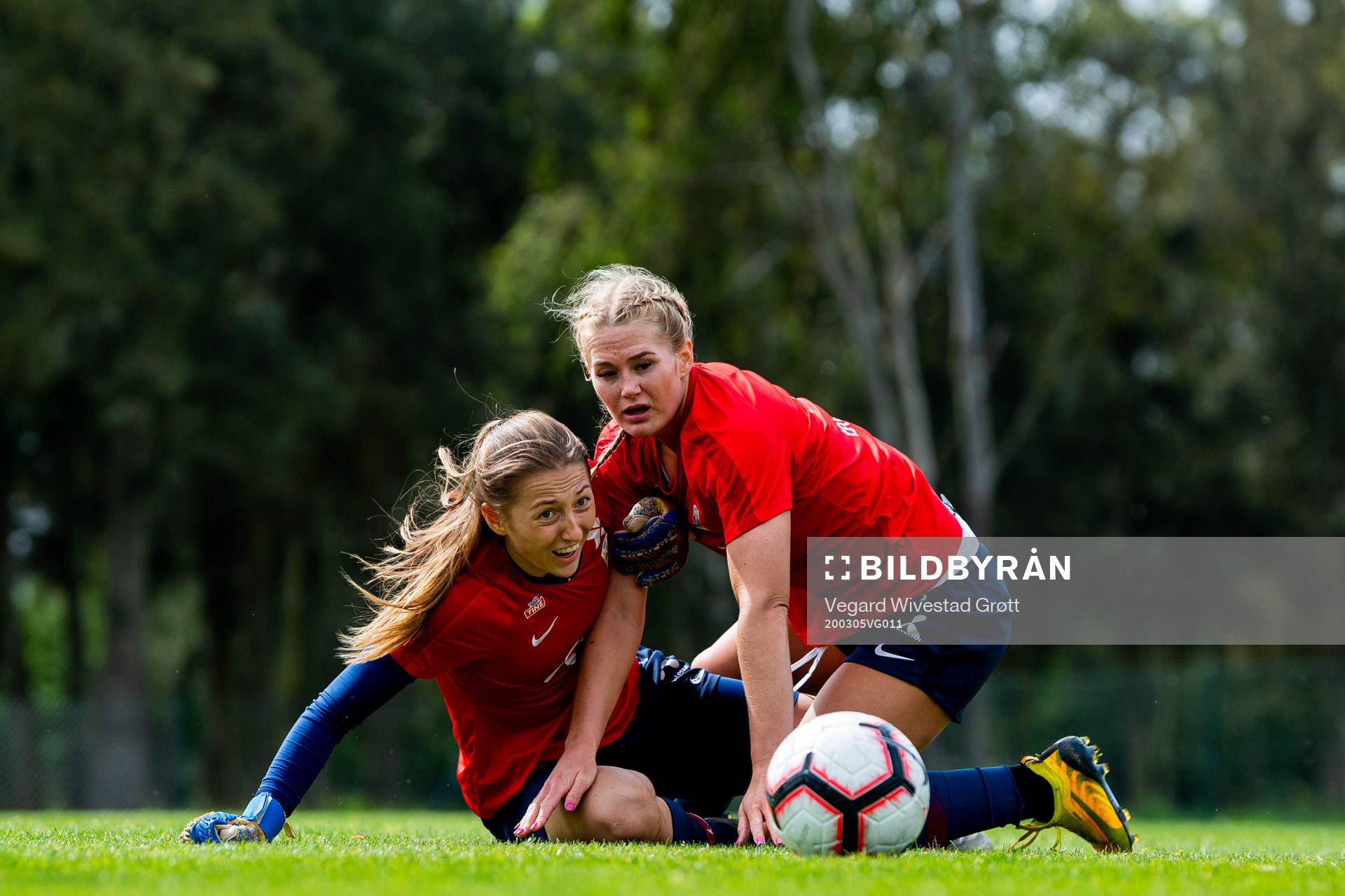Goalkeeper Cecilie Hauståker Fiskerstrand and Lisa-Marie
