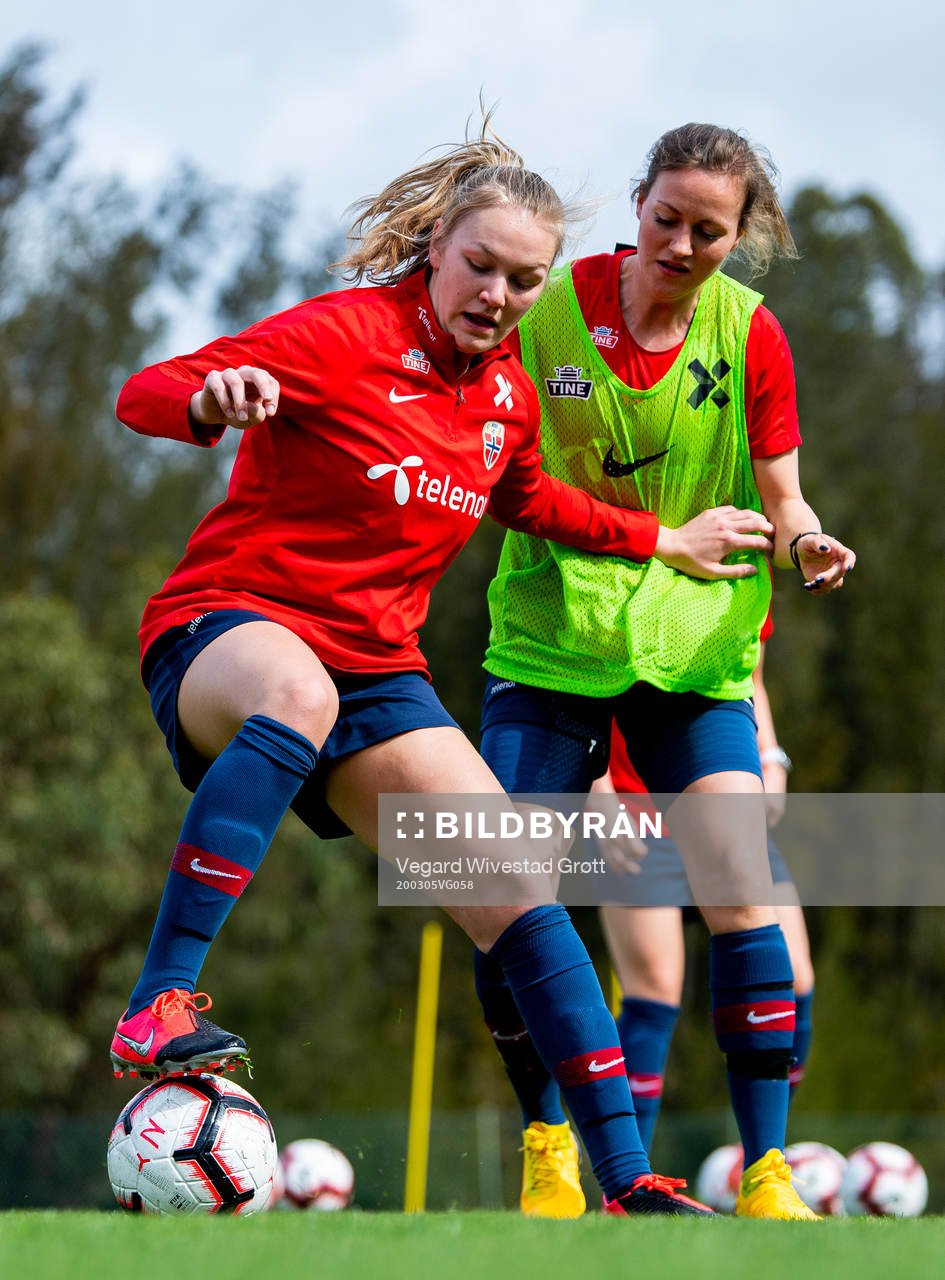 Frida Leonhardsen Maanum and Kristine Minde of the