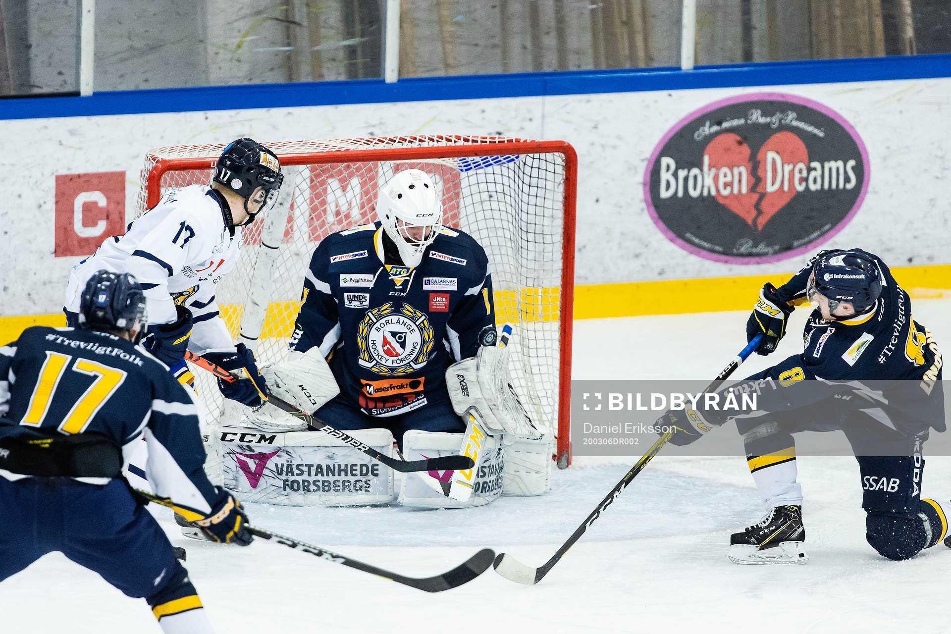 Visby/Romas David Lundmark mot Borlänges målvakt