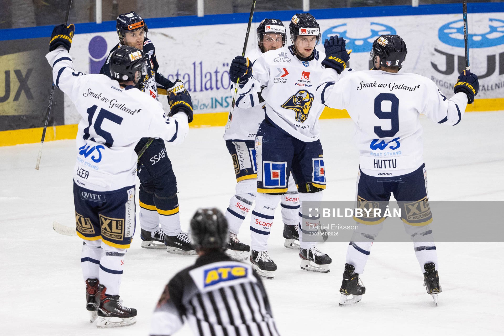 Visby/Romas Mikael Hedlund jublar med Ryker Leer och Teemu