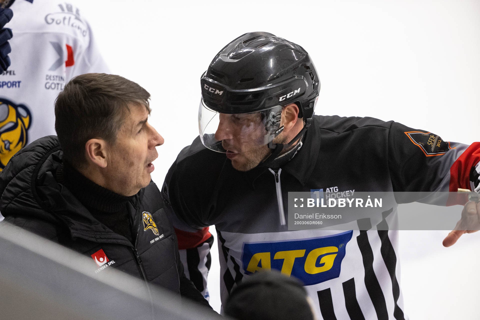 Visby/Romas tränare Hans Särkijärvi och domare Thomas