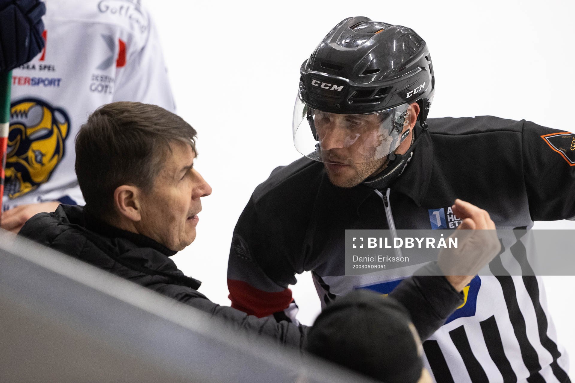 Visby/Romas tränare Hans Särkijärvi och domare Thomas
