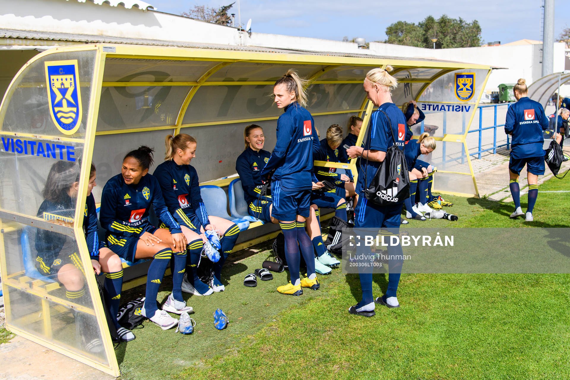 Players get ready