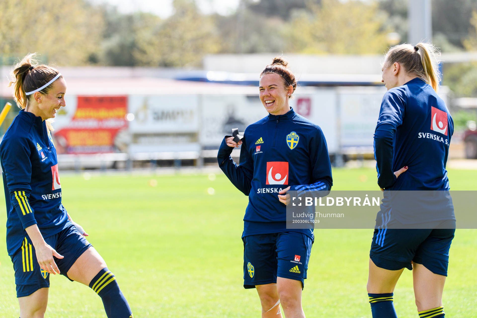 Kosovare Asllani, Jessica Samuelsson and Fridolina Rolfö