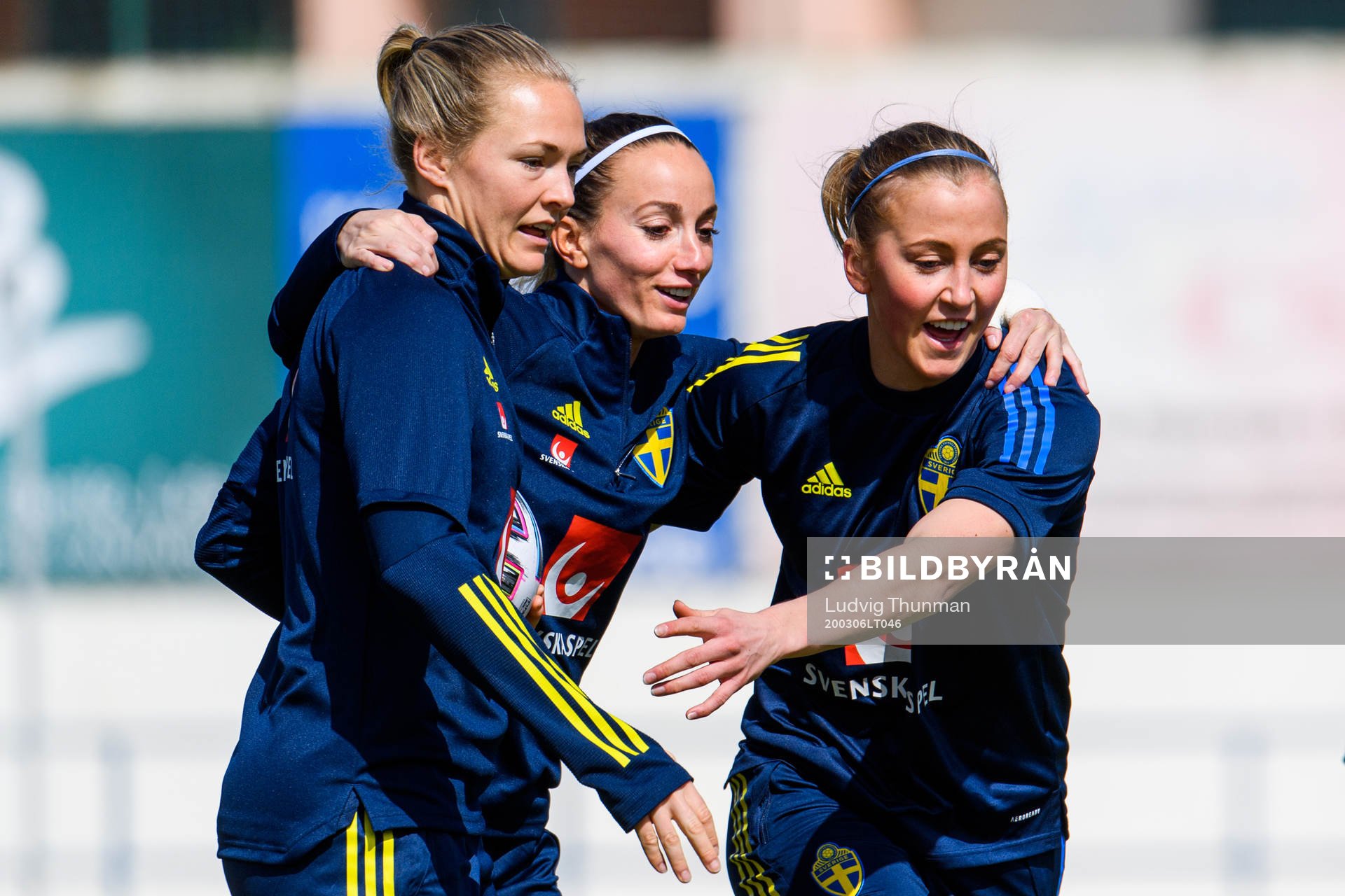 Magdalena Eriksson, Kosovare Asllani and Julia Karlernäs