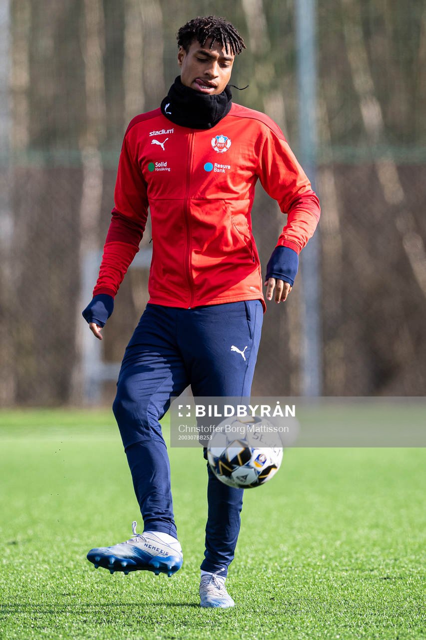 Helsingborgs Joseph Ceesay inför en träningsmatch i fotboll mellan Helsingborg och Lunds BK den 7 mars 2020 i Helsingborg.
