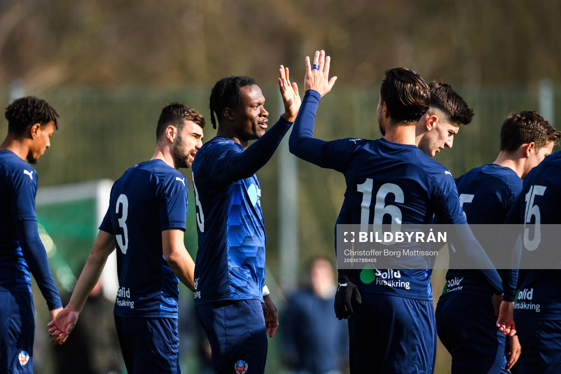 Helsingborgs Noel Mbo och Erik Figueroa jublar