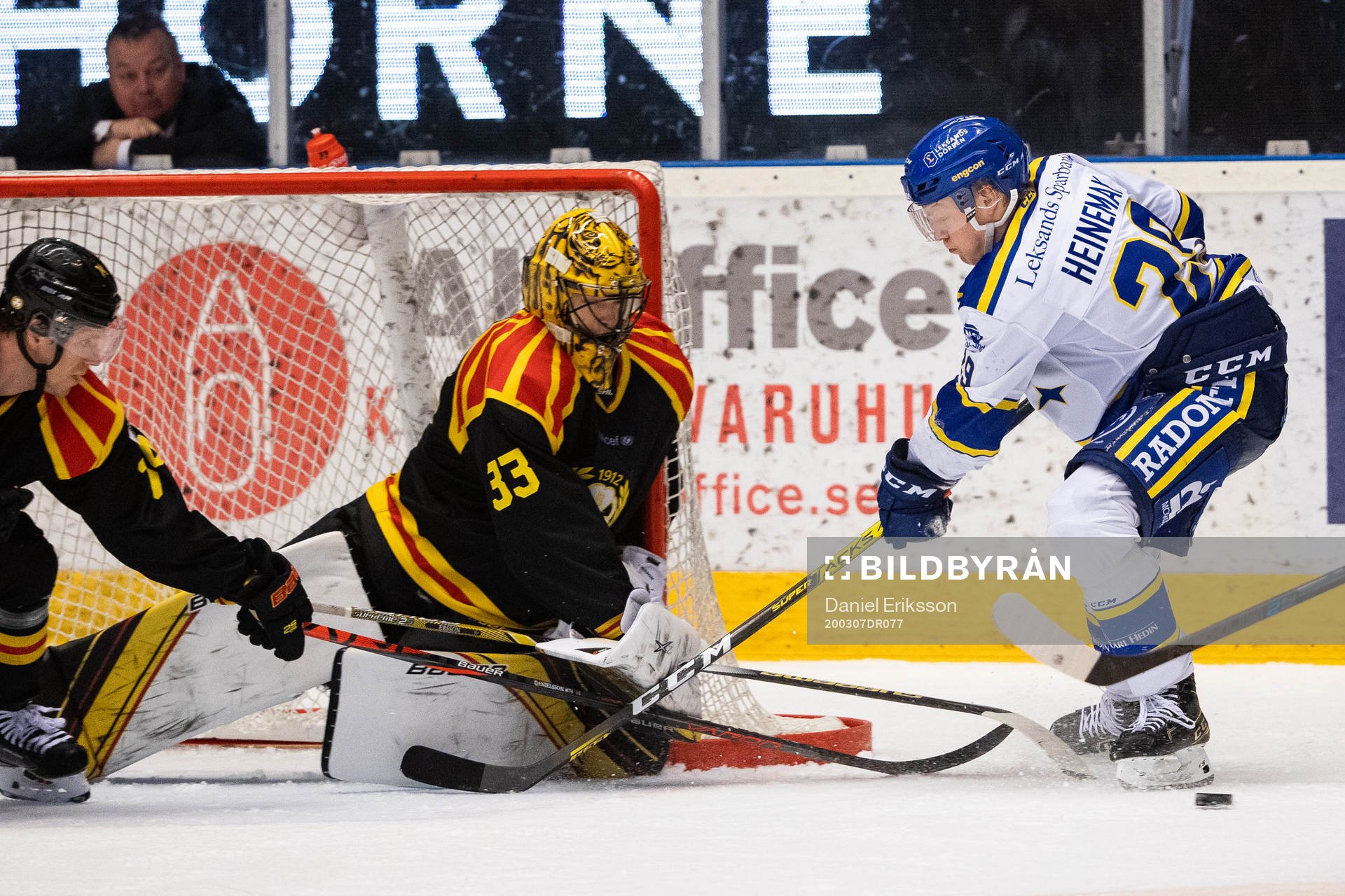 Brynäs målvakt Samuel Ersson och Leksands Emil Heineman
