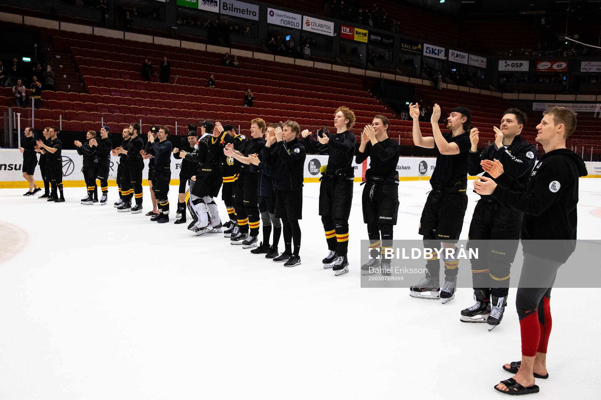 Brynäs spelarna tackar fansen