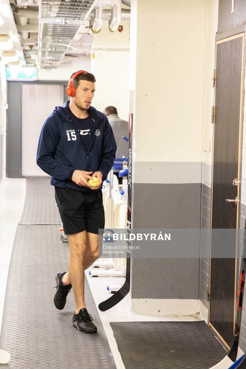 Leksands Matt Carey   innan ishockeymatchen i SHL mellan