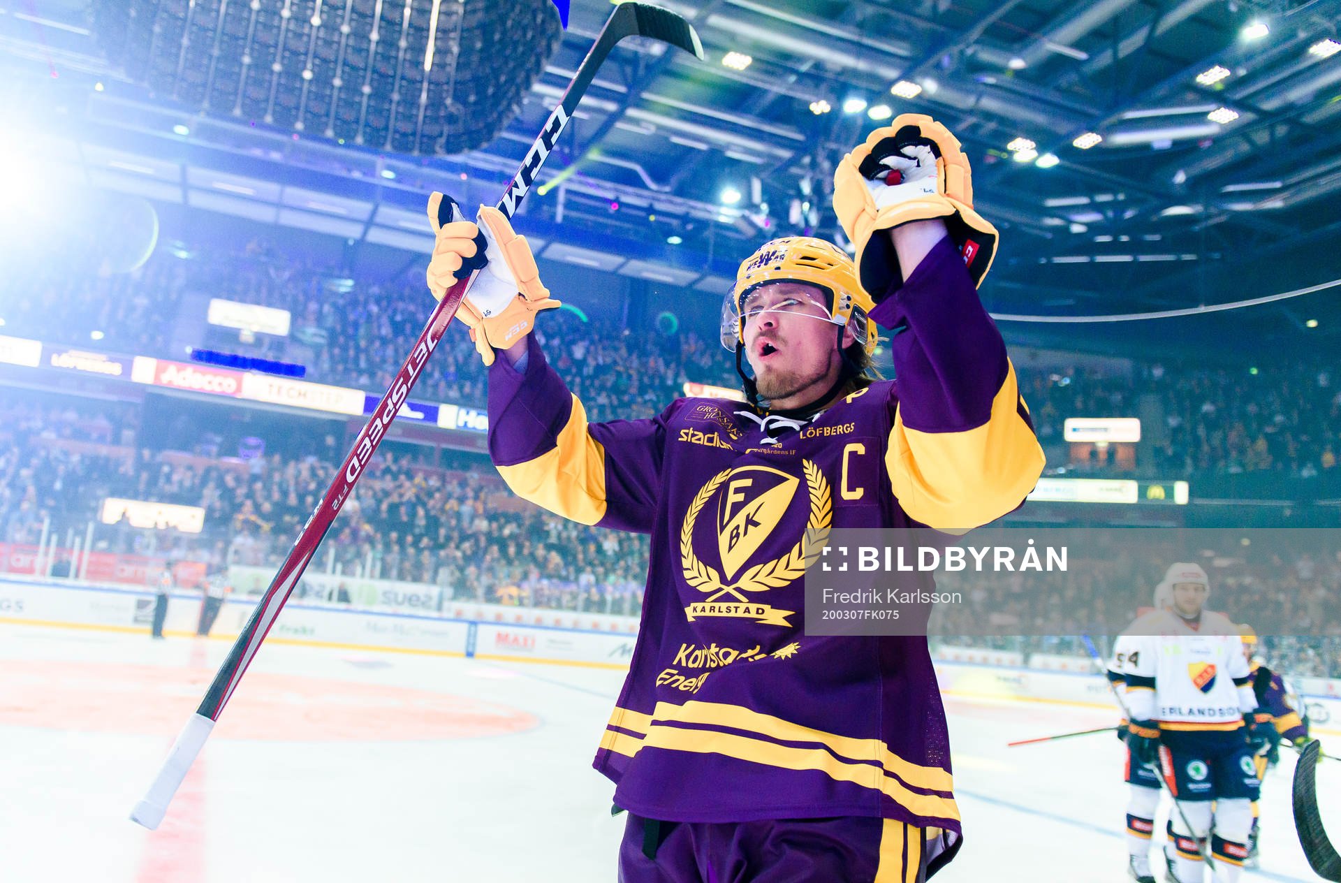 Färjestads Linus Johansson jublar