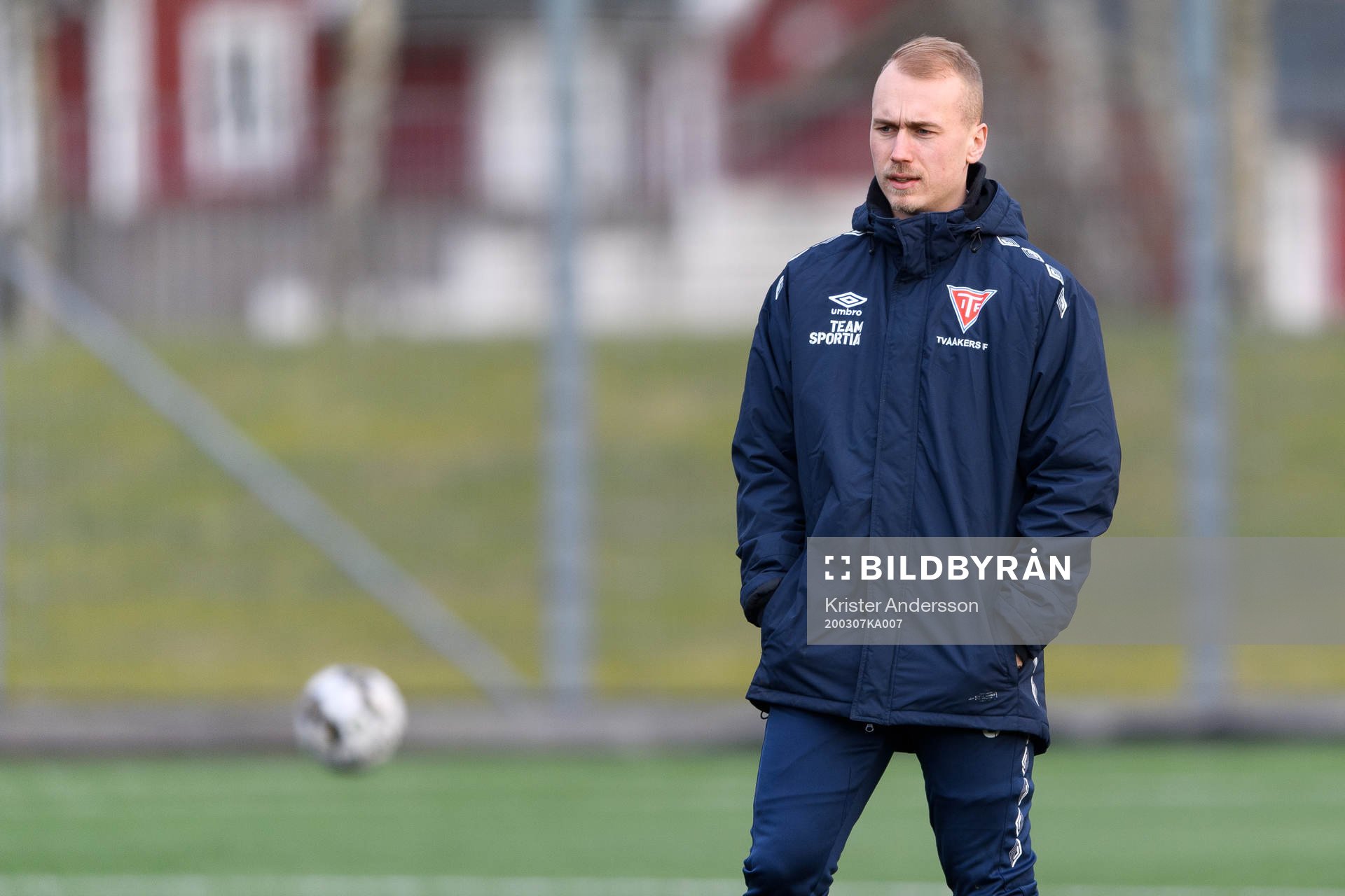 Tvååkers Jakob Adolfsson före fotbollsmatchen i Svenska