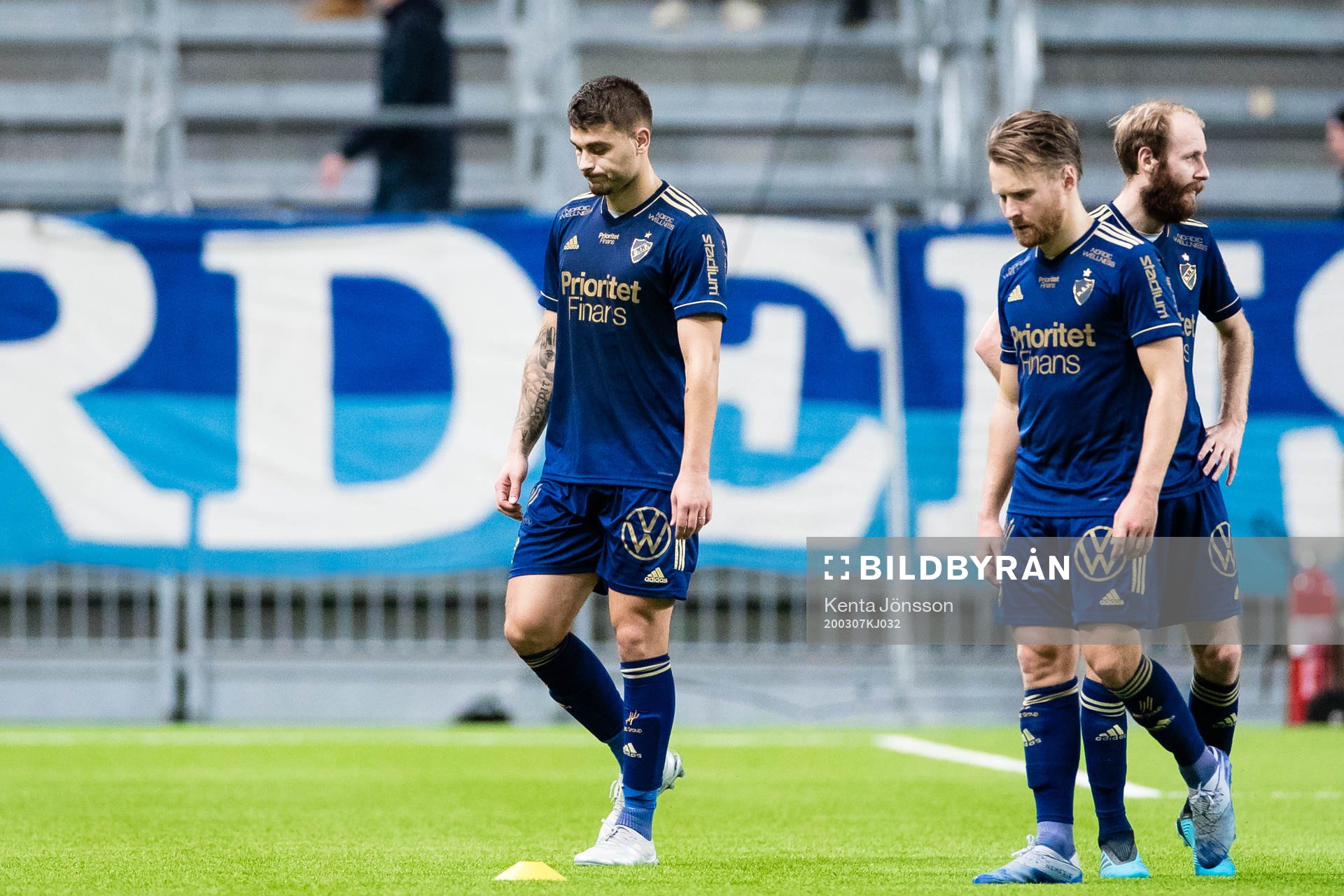 Djurgårdens Astrit Ajdarevic och Jacob Une Larsson deppar