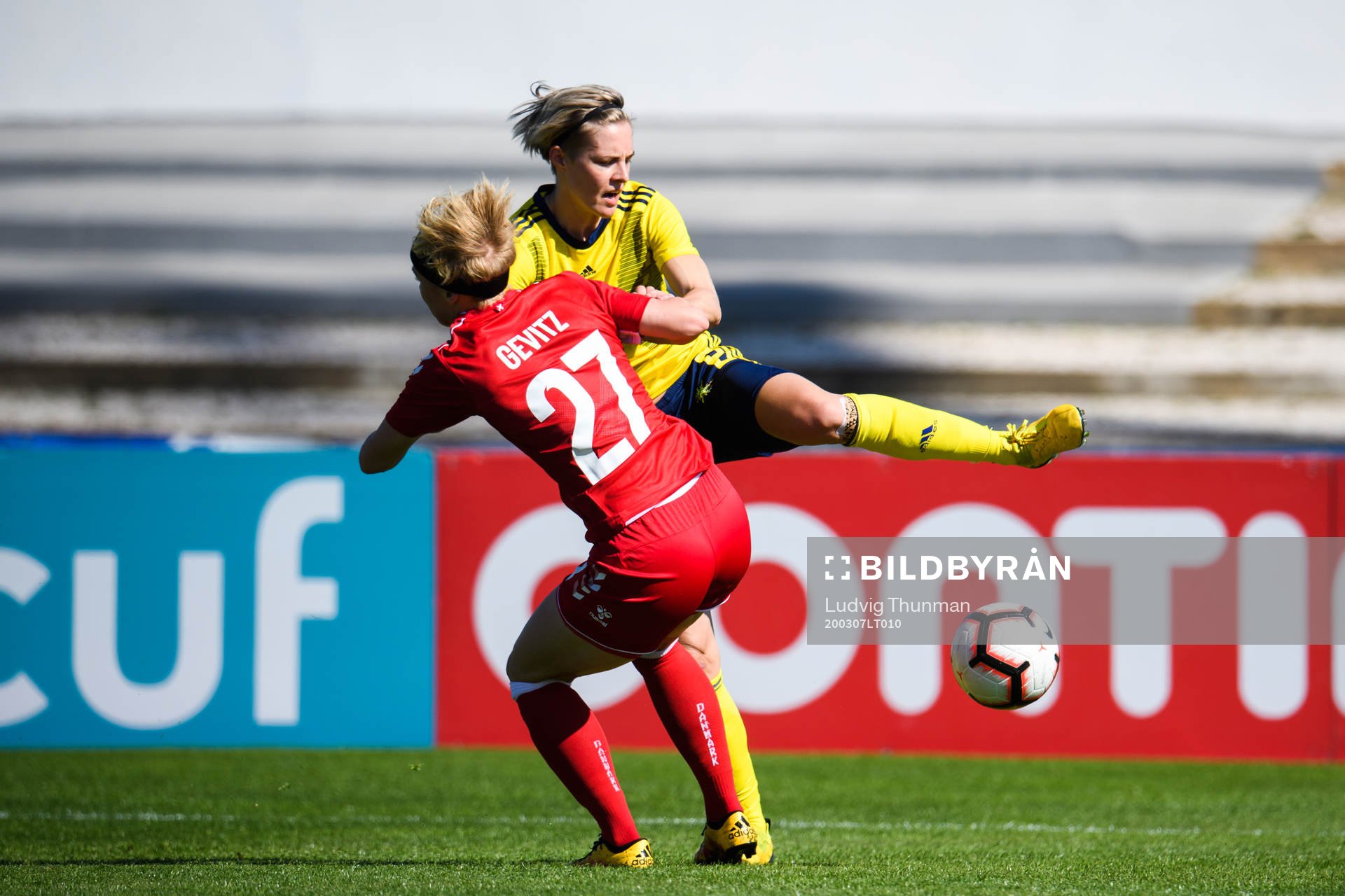 Lina Hurtig of Sweden and Luna Gevitz of Denmark