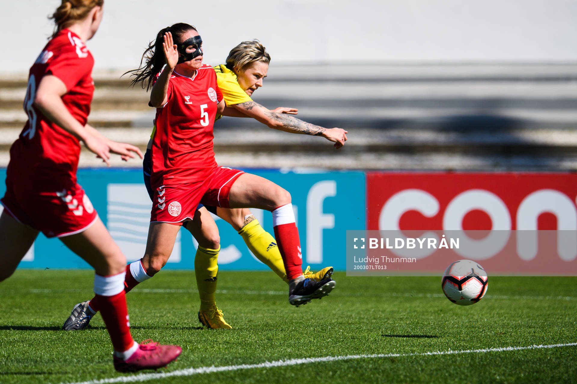 Lina Hurtig of Sweden scores the 1-0 goal infront of Simone