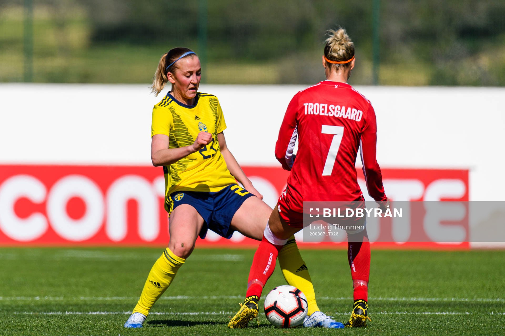 Julia Karlernäs of Sweden and Sanne Troelsgaard of Denmark
