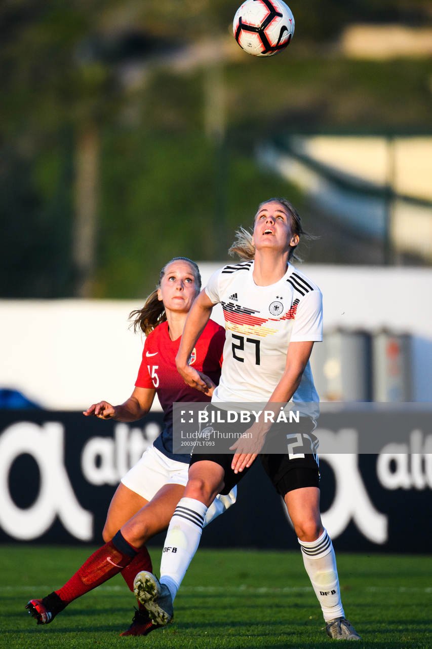 Lena Petermann of Germany and Amalie Eikeland of Norway