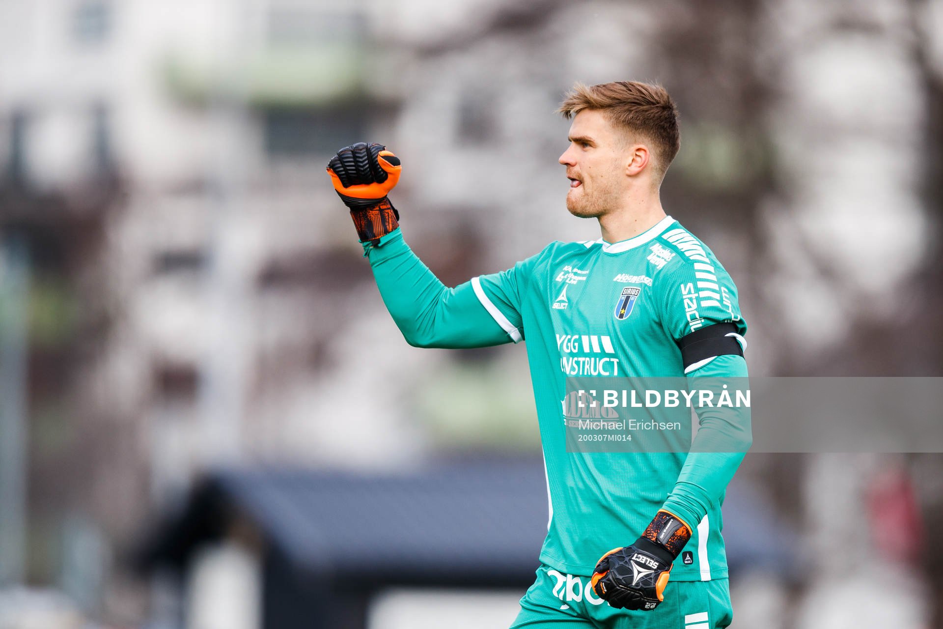 Sirius målvakt Lukas Jonsson jublar