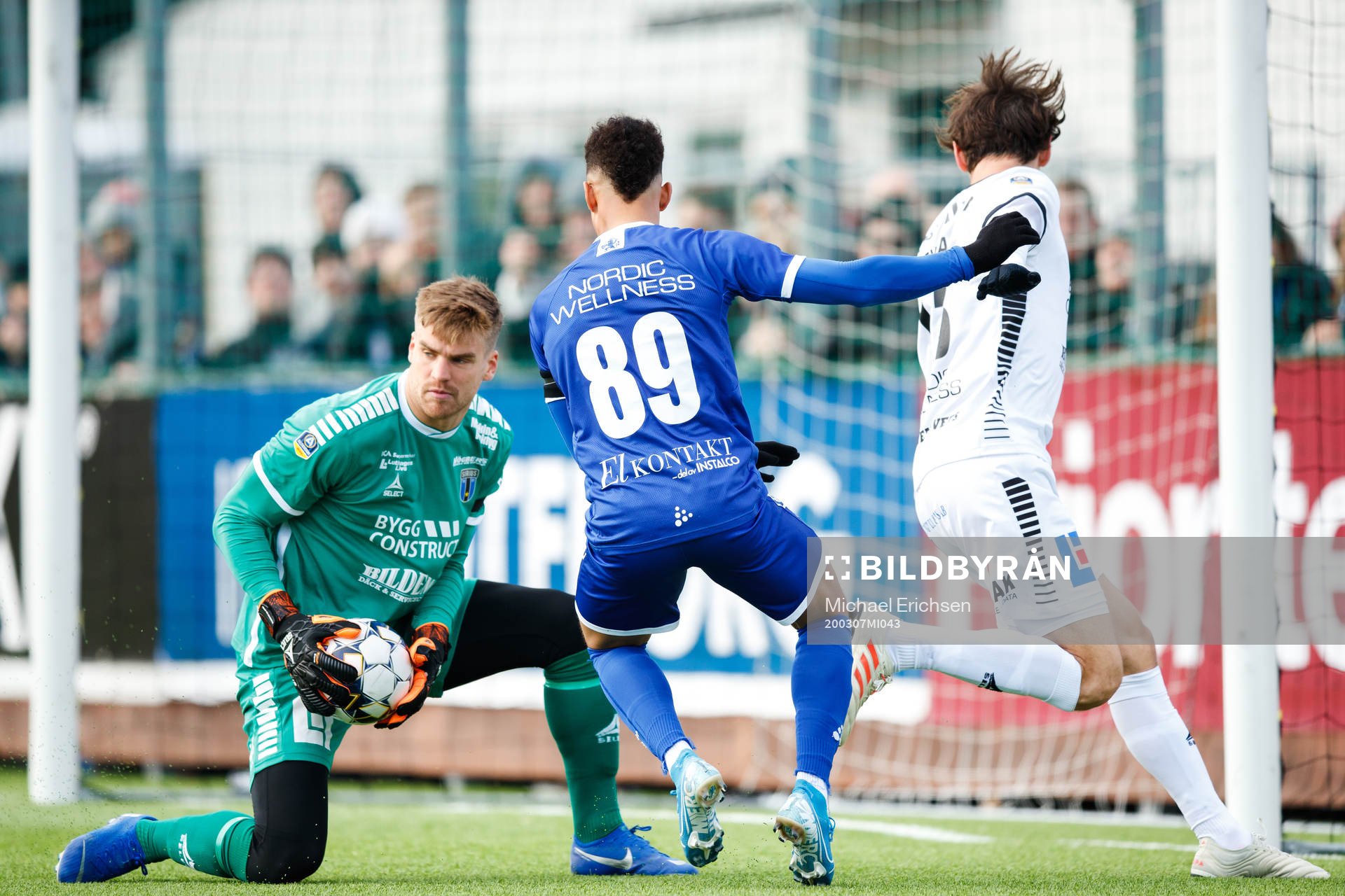 IFK Göteborgs Tobias Sana oroar framför Sirius målvakt
