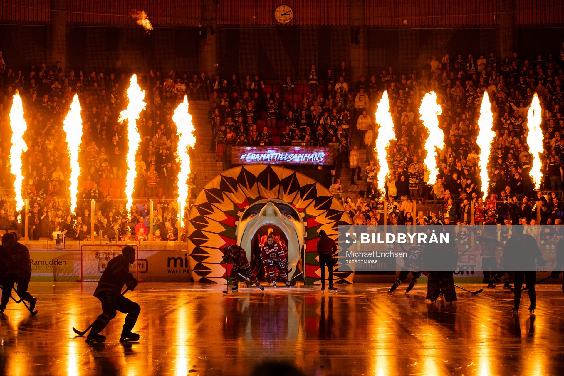 Frölundas intro innan ishockeymatchen i SHL mellan