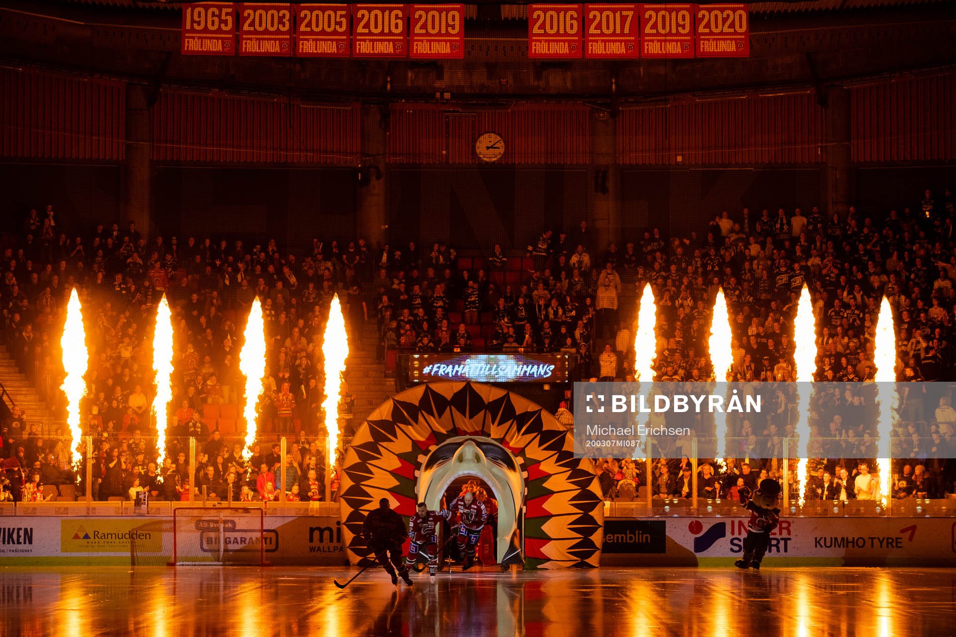 Frölundas intro innan ishockeymatchen i SHL mellan