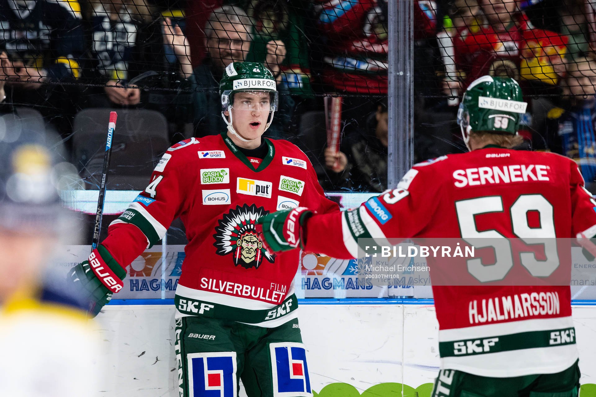 Frölundas Jacob Peterson jublar med Simon Hjalmarsson