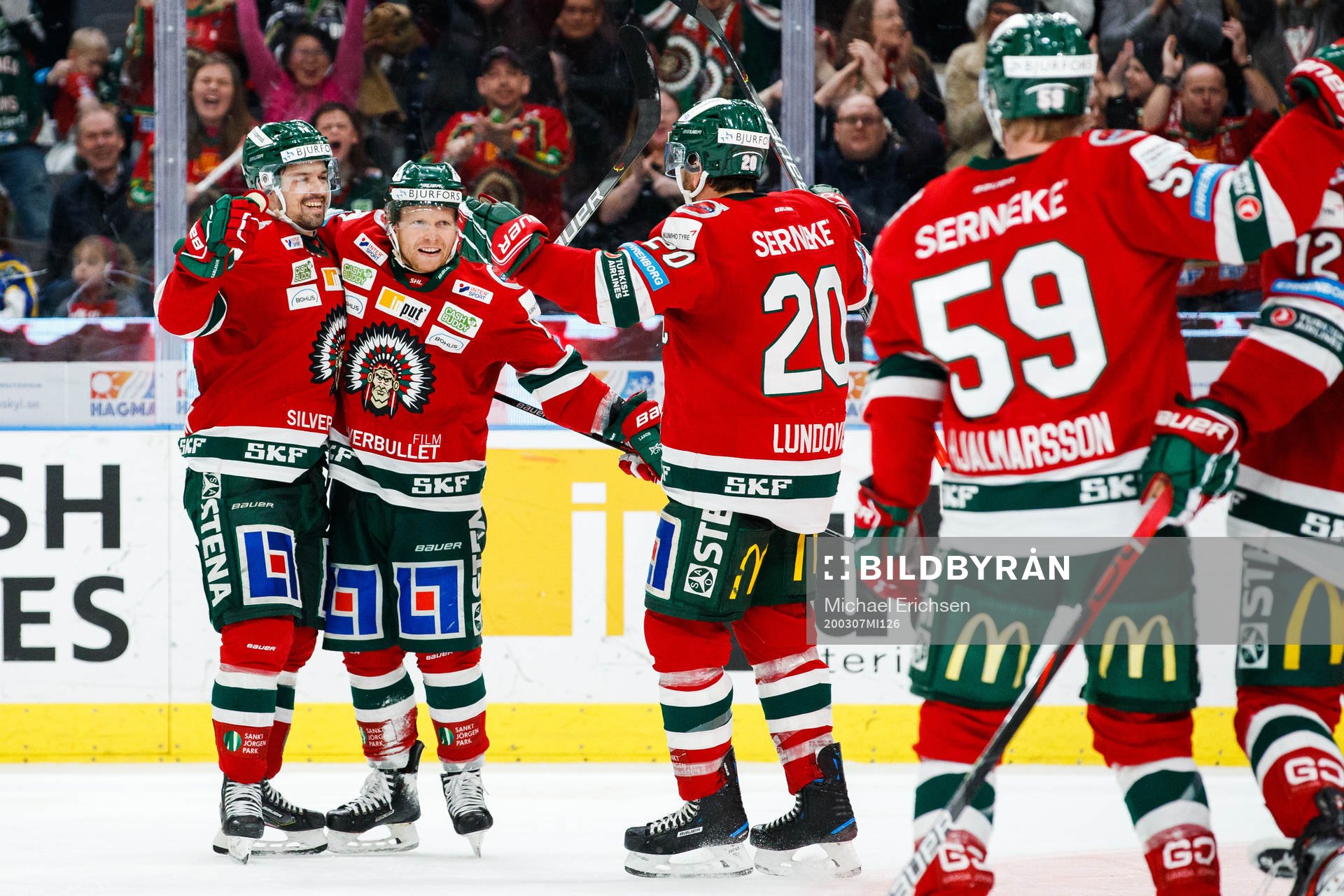 Frölundas Patrik Carlsson jublar med Ryan Lasch