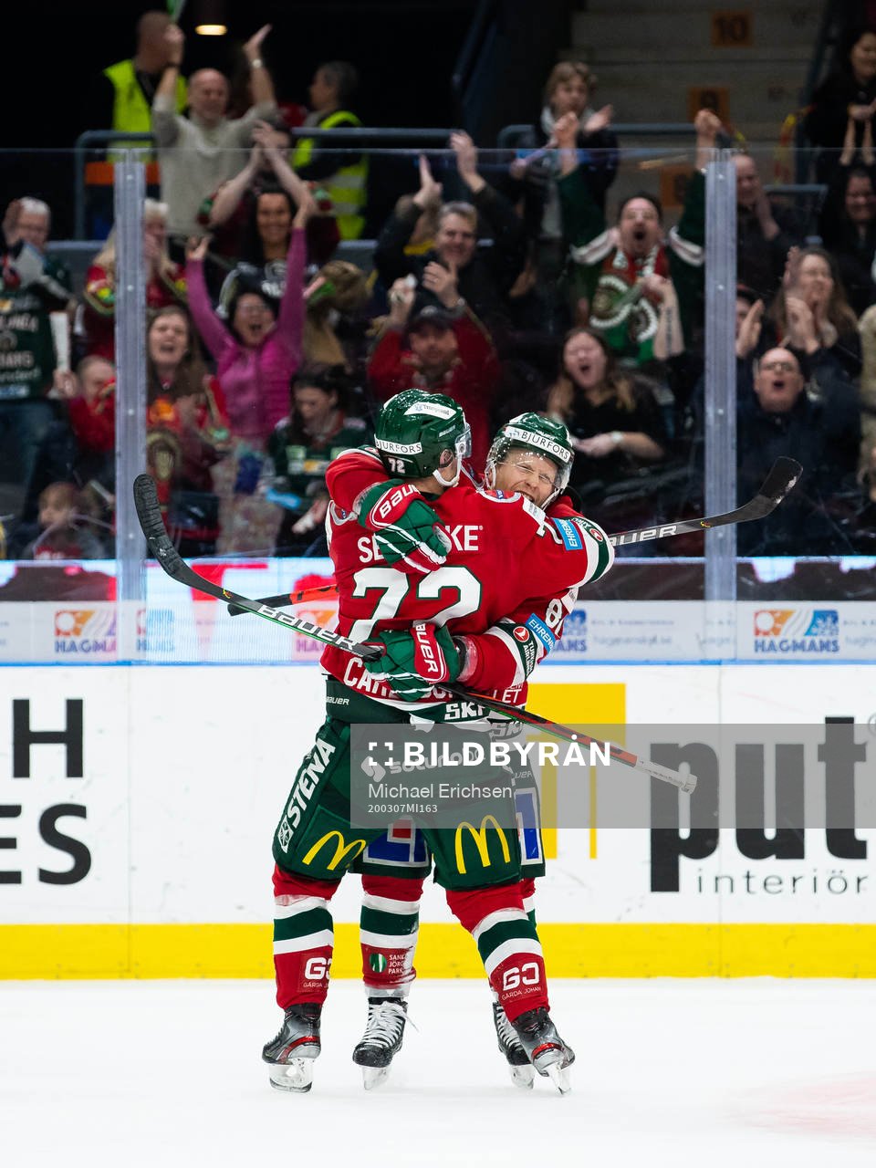 Frölundas Patrik Carlsson jublar med Ryan Lasch