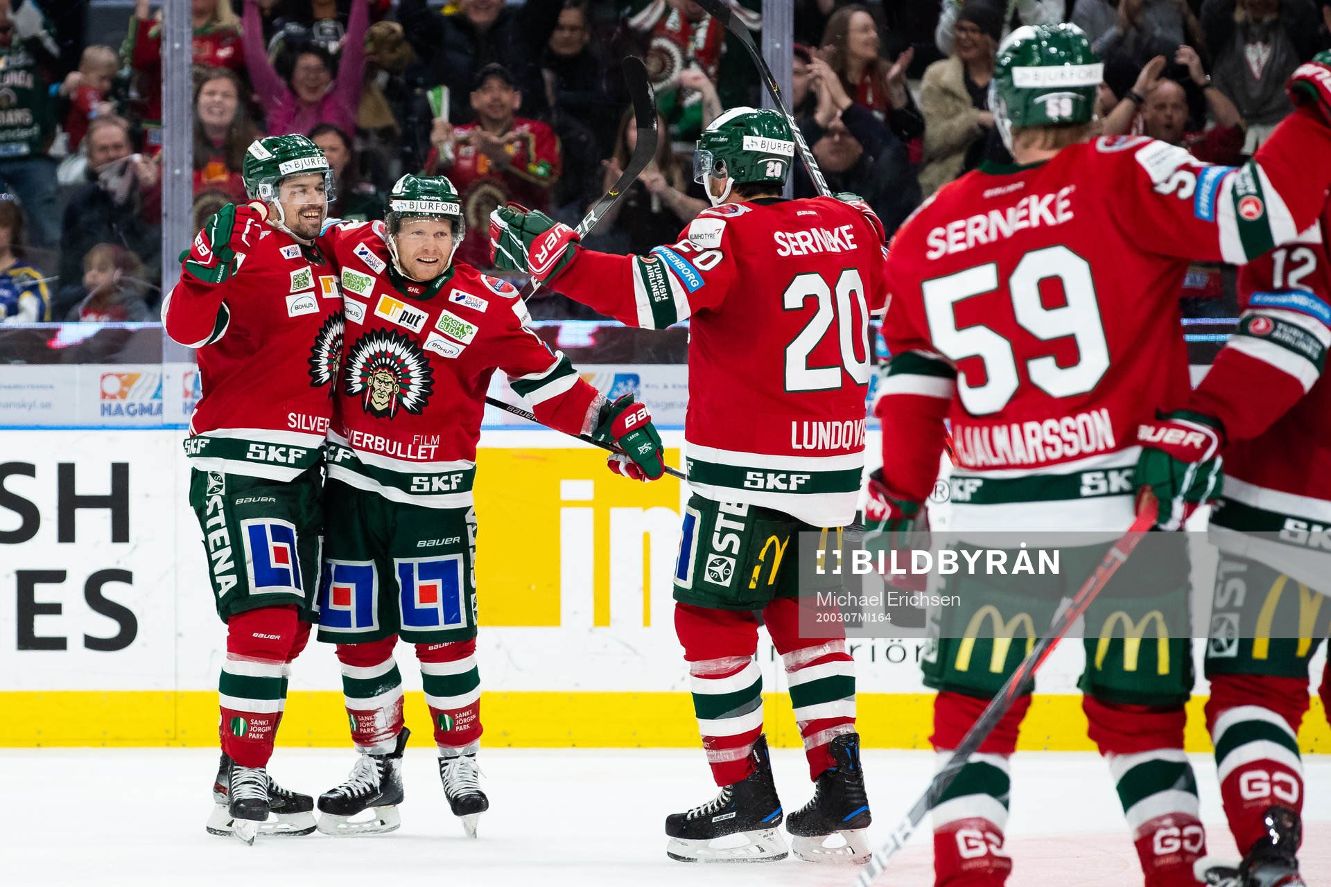 Frölundas Patrik Carlsson jublar med Ryan Lasch