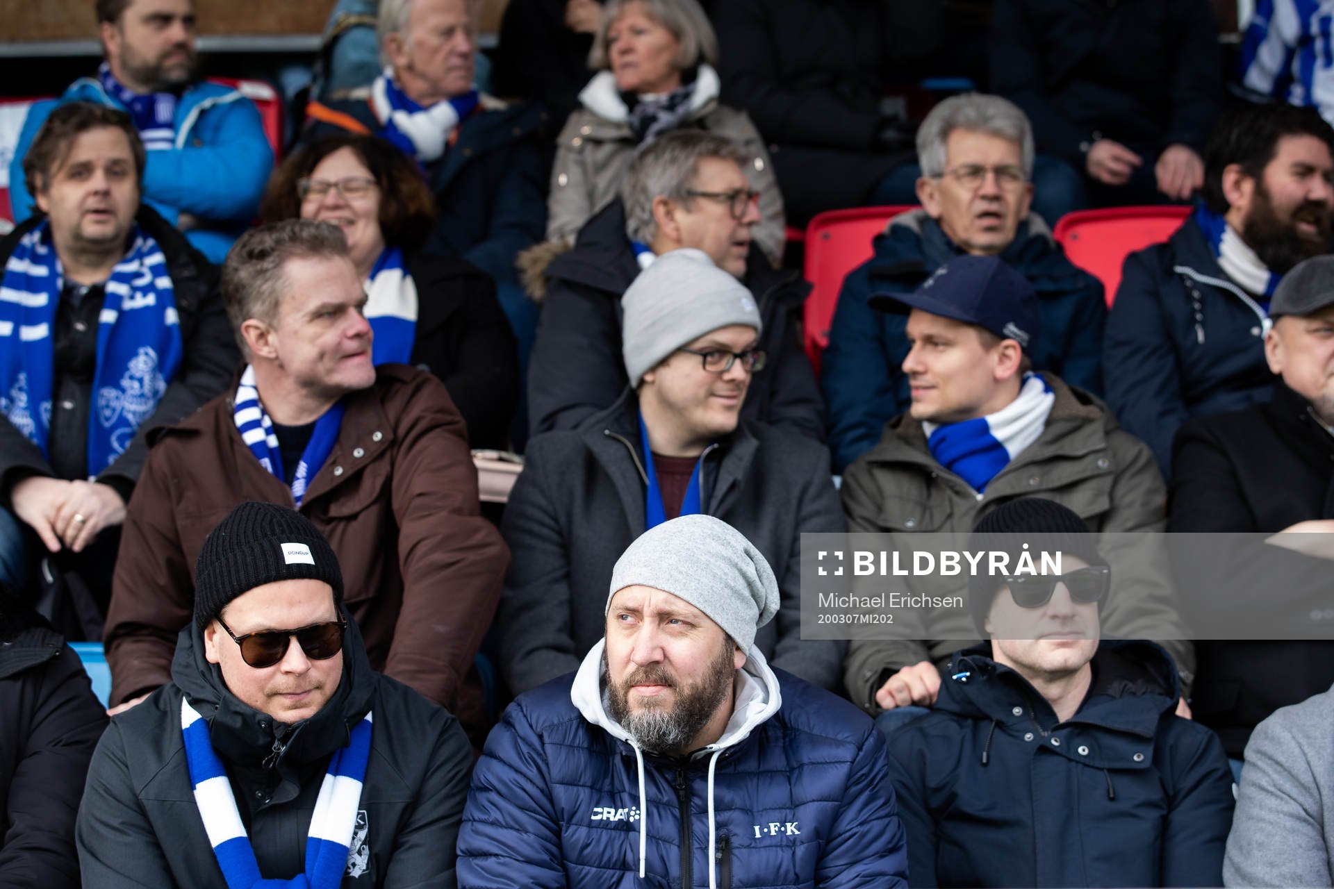 IFK Göteborgs klubbdirektör Max Markusson i mitten nedre