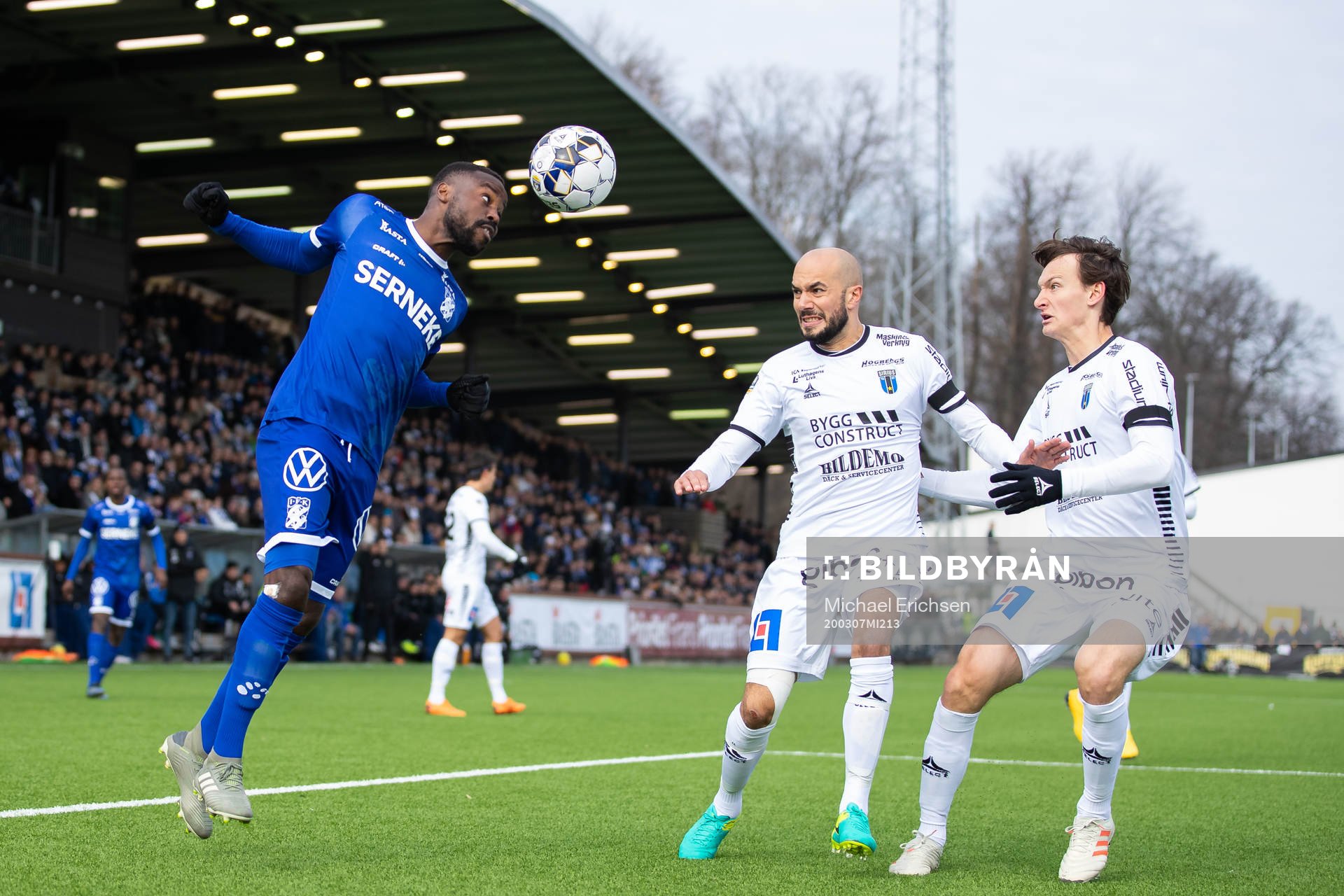 IFK Göteborgs Nzuzi Toko mot Sirius Karl Larson och