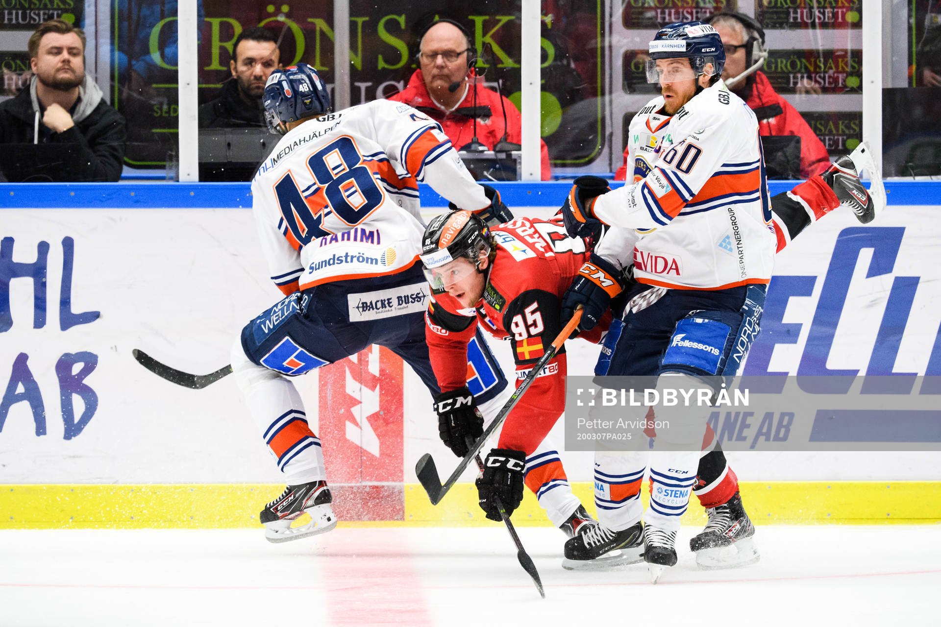 Malmö Redhawks Carl Persson i en kamp mot Växjös Daniel