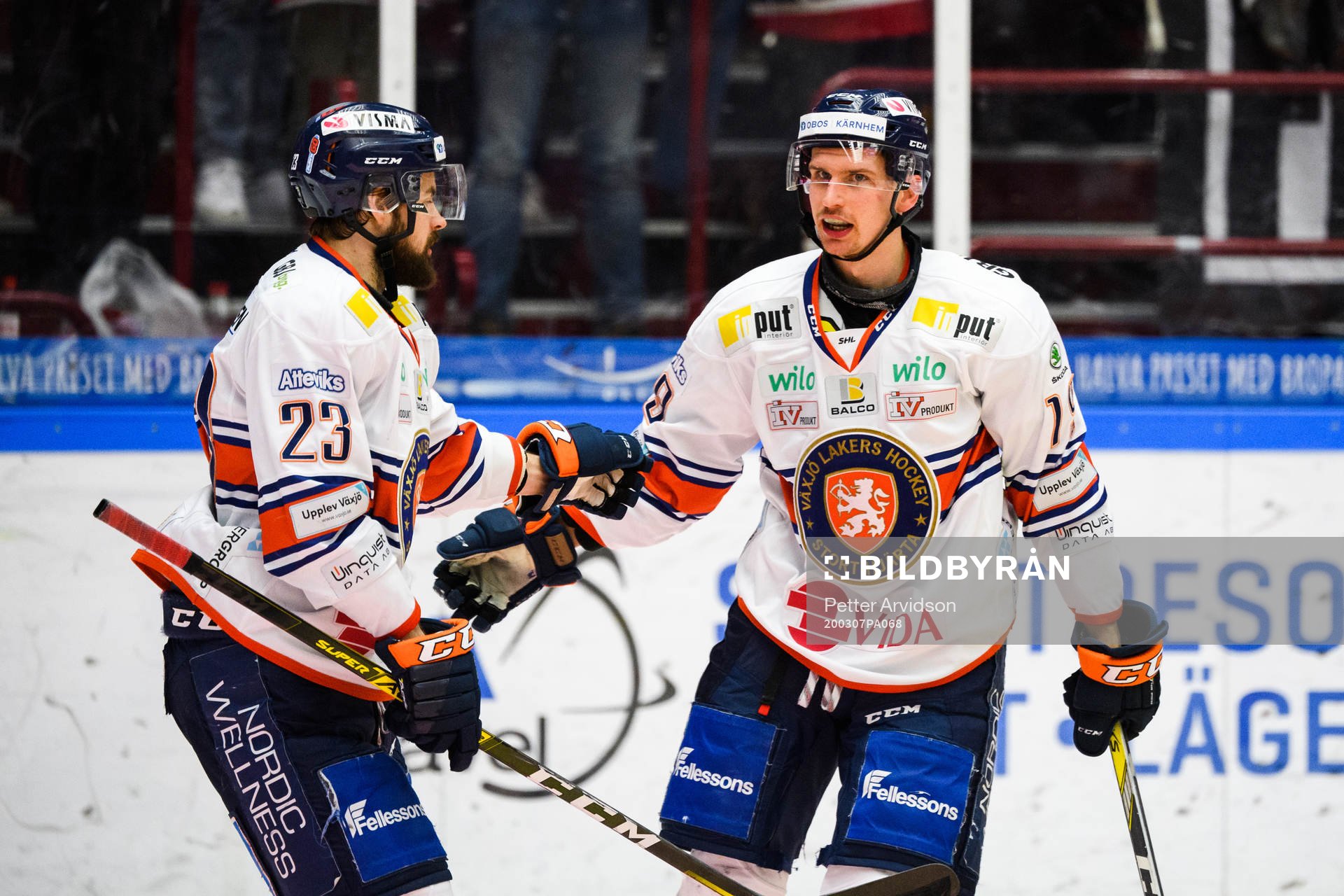 Växjös Casey Bailey och Roman Horak jublar