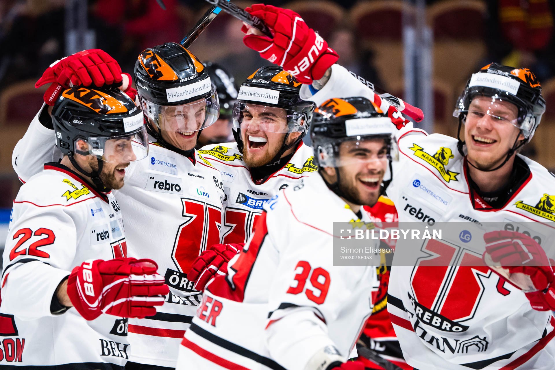 Örebros Jordan Boucher jublar med lagkamrater