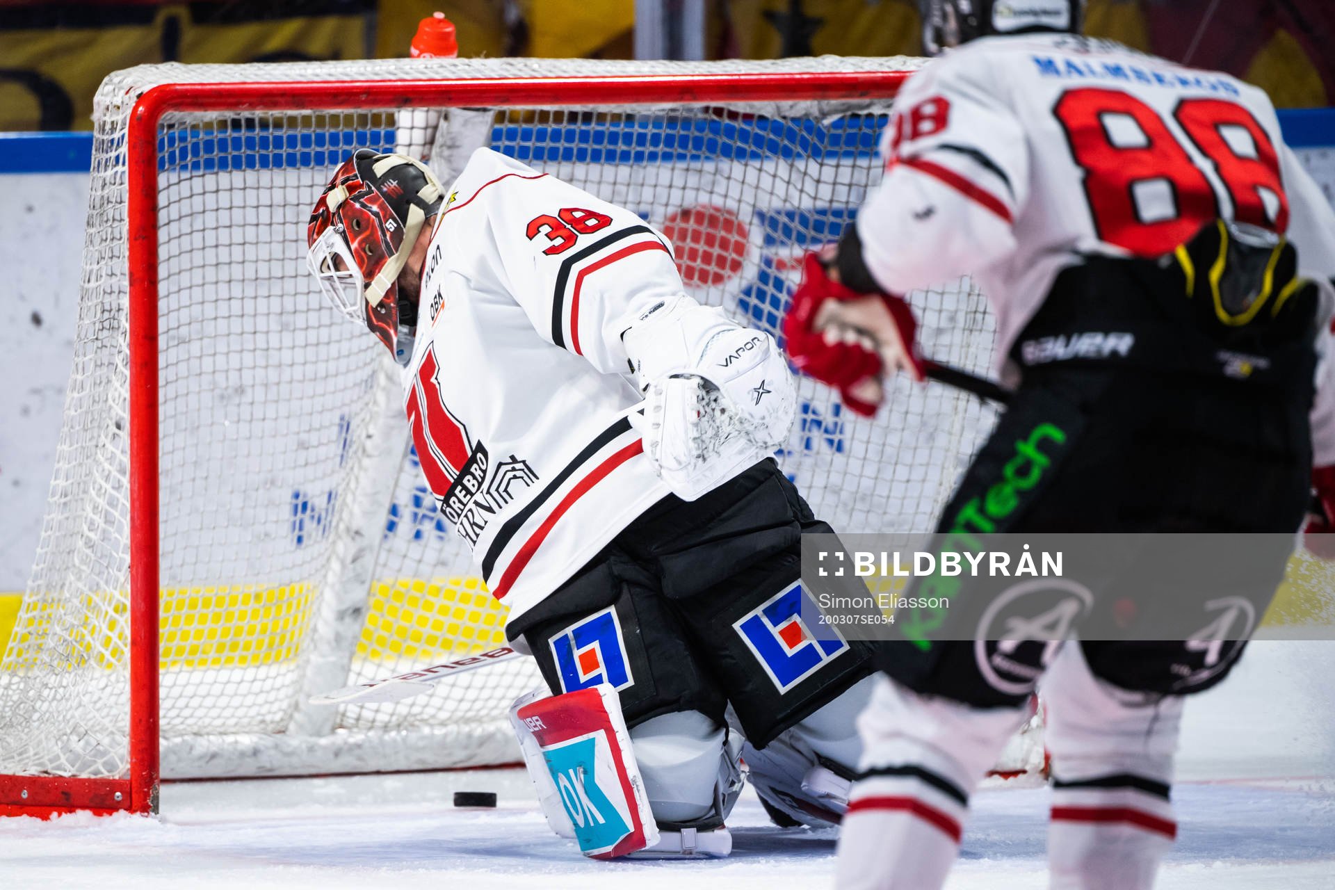 Luleås Jesper Sellgren (ej i bild) gör 2-2 bakom Örebros