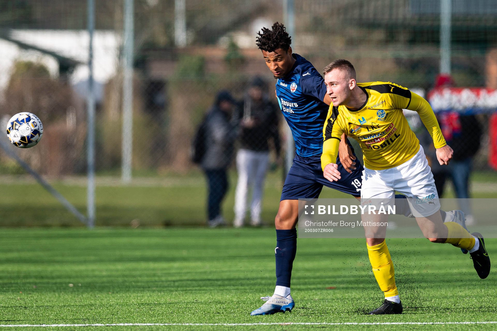 Helsingborgs Joseph Ceesay och Lunds Filip Bohman