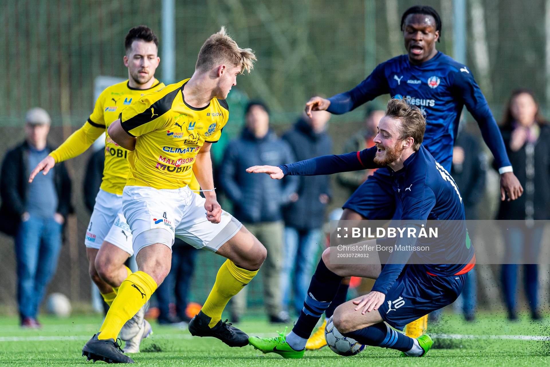 Lunds Noel Hansson i en situation där Helsingborgs Rasmus