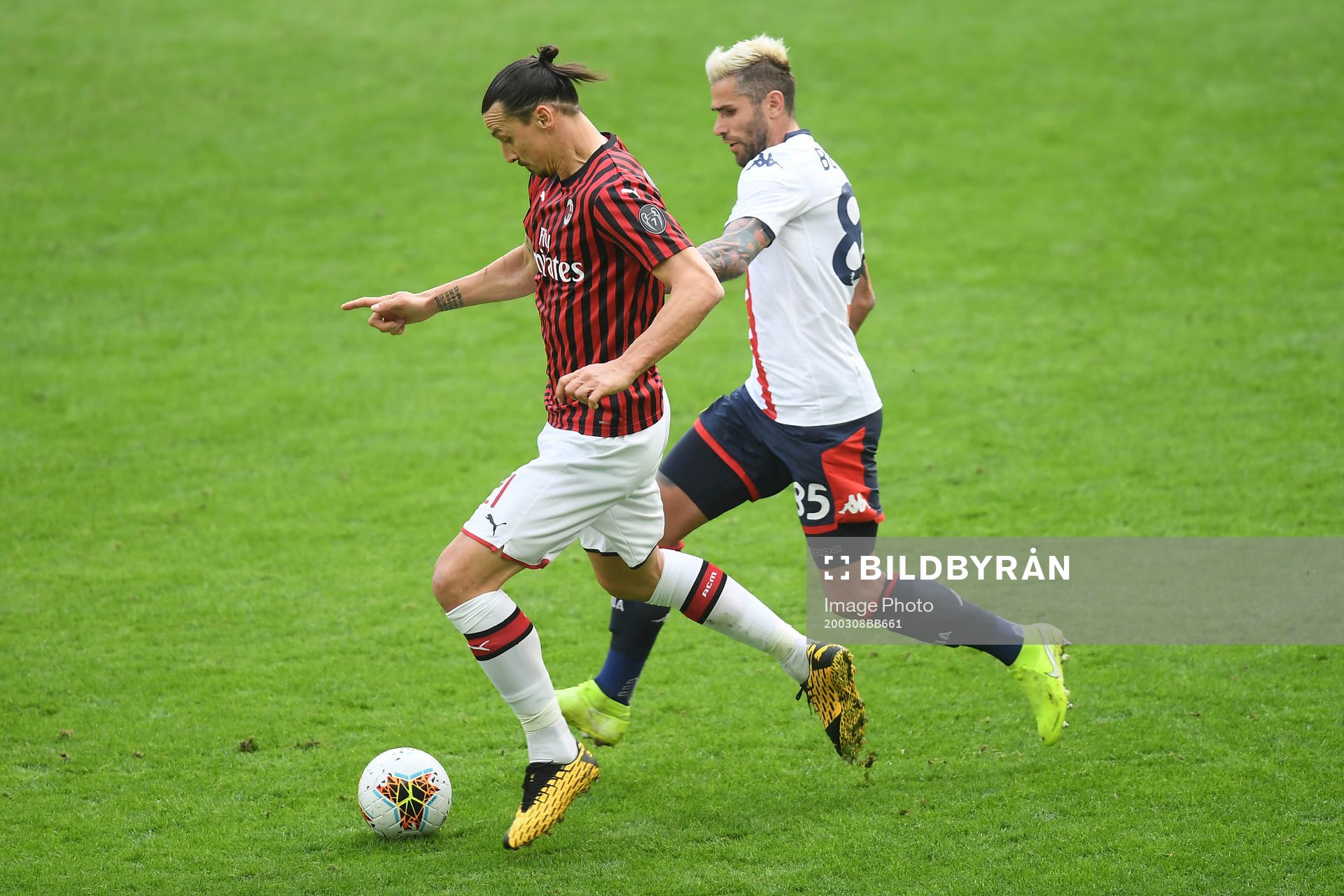Zlatan Ibrahimovic of Milan and Valon Behrami of Genoa