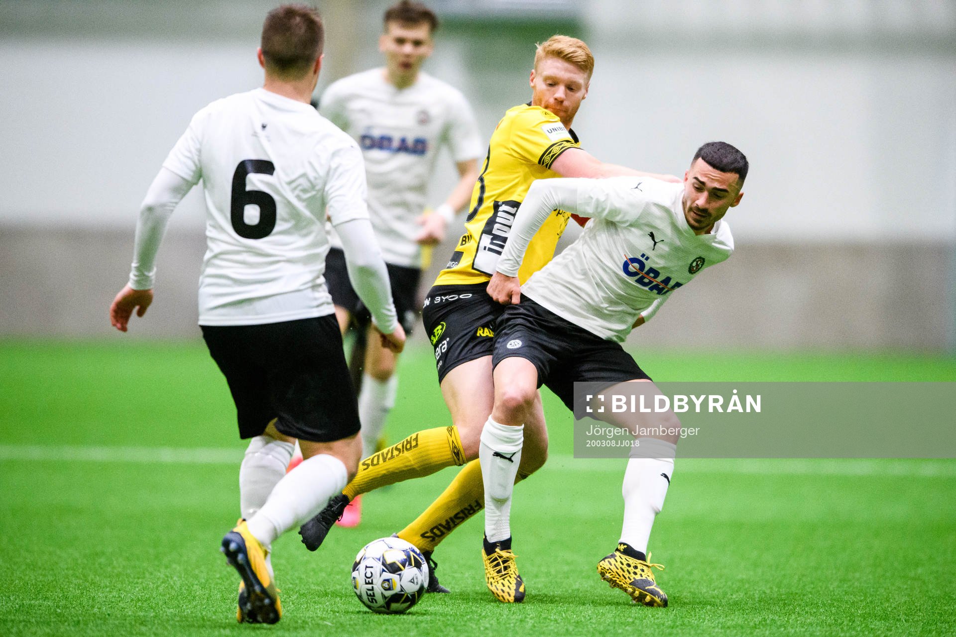 Elfsborgs Sivert Heltne Nilsen och Örebros Simon Amin