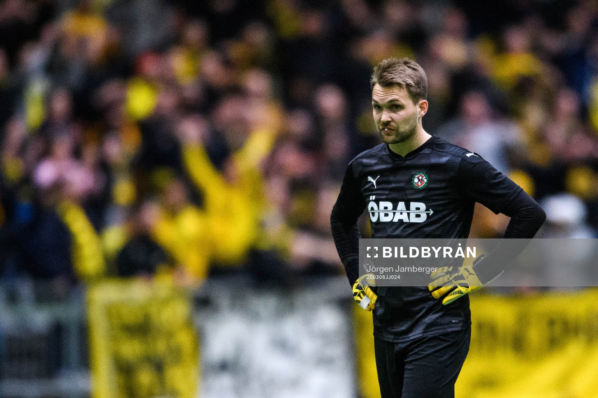 Örebros målvakt Oscar Jansson deppar