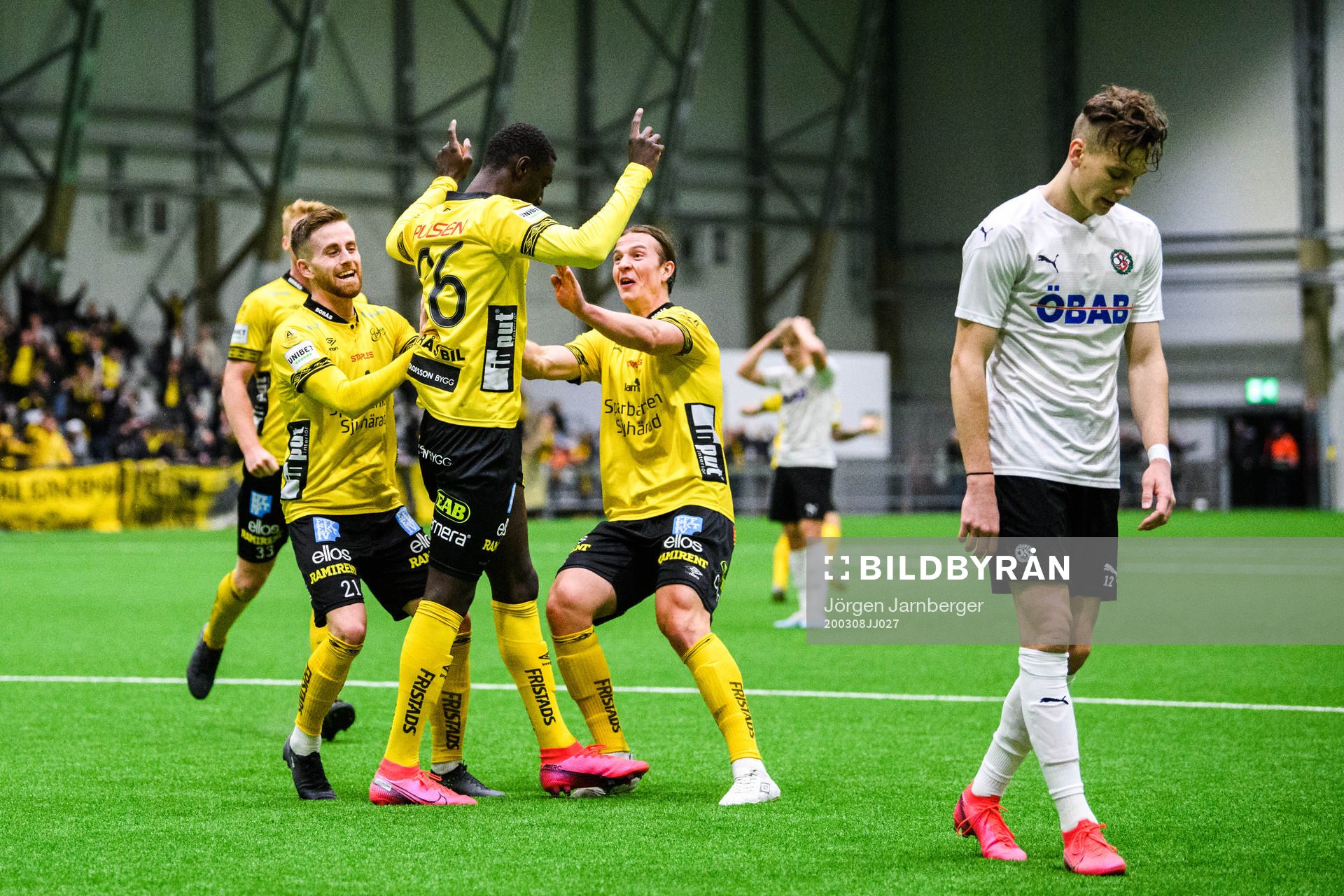 Elfsborgs Rasmus Alm, Simon Olsson och Marokhy Ndione jublar efter 1-0 under fotbollsmatchen i Svenska cupen mellan Elfsborg och Örebro den 8 mars 2020 i Borås.