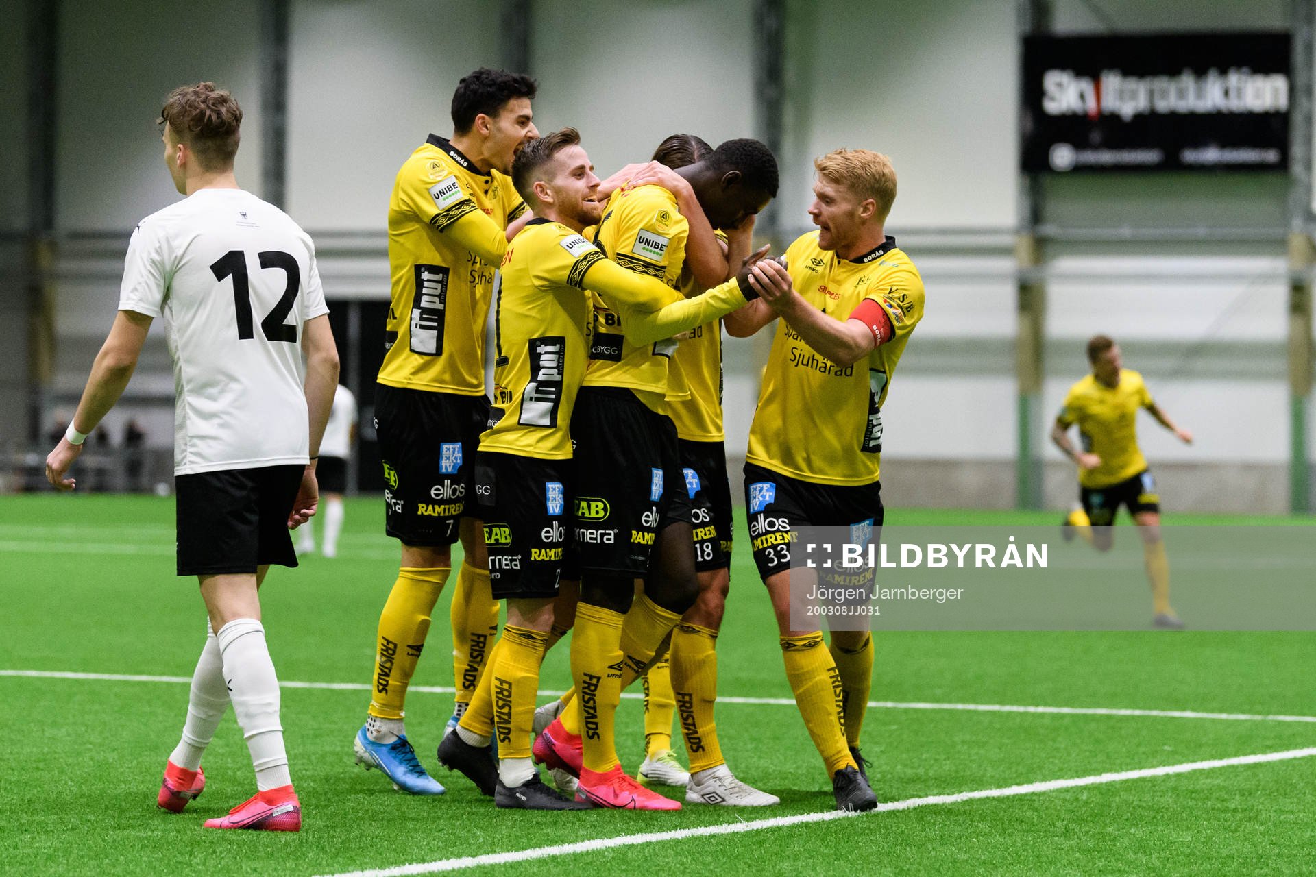 Elfsborgs Marokhy Ndione gör 1-0 och gratuleras av Deniz