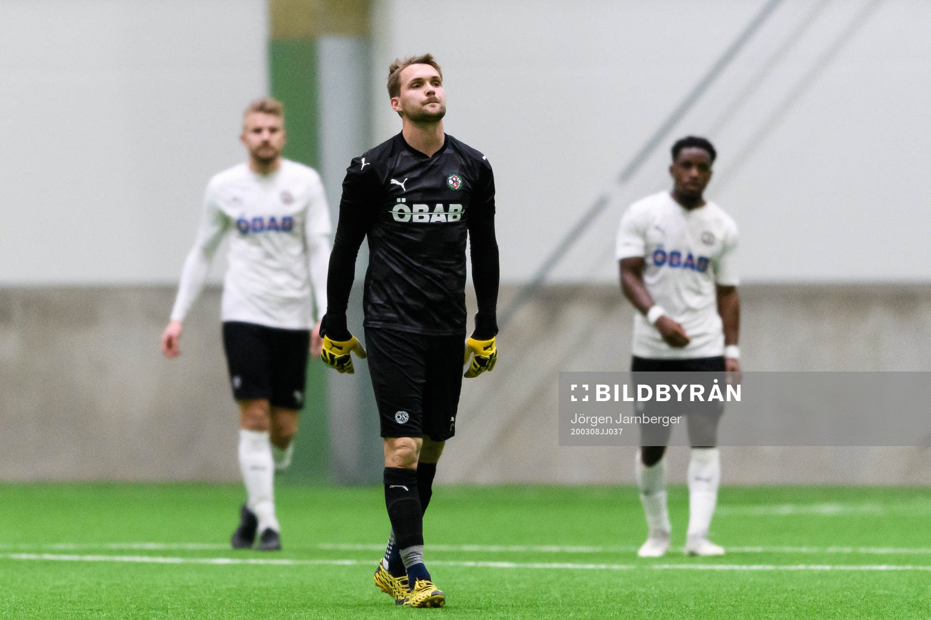 Örebros målvakt Oscar Jansson deppar