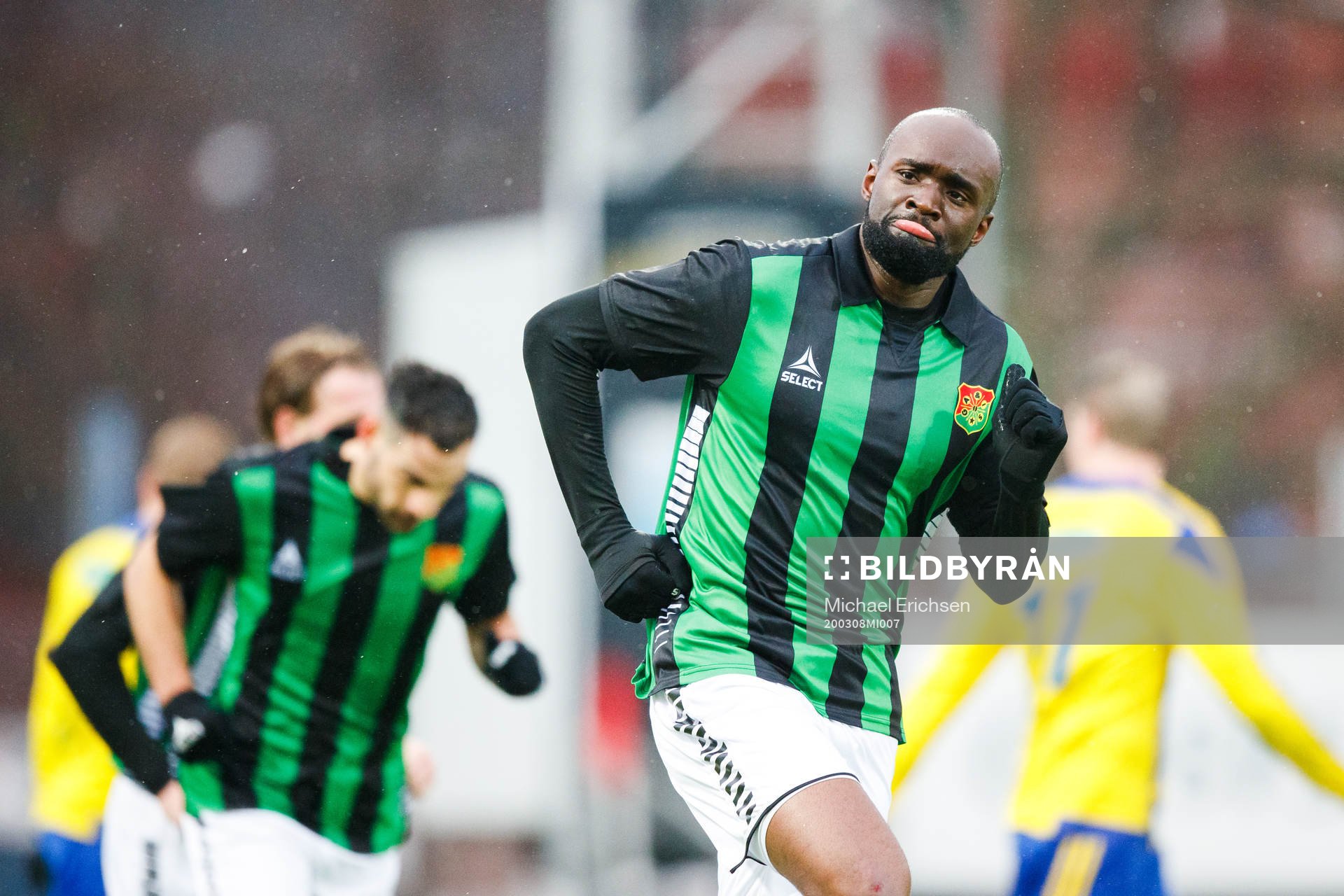 Gais Boris Lumbana jublar