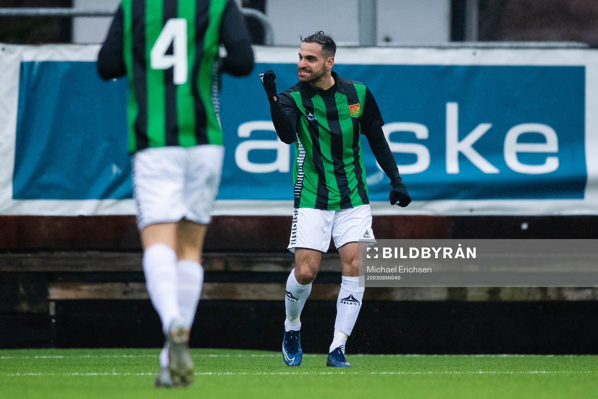 Gais Mervan Celik jublar