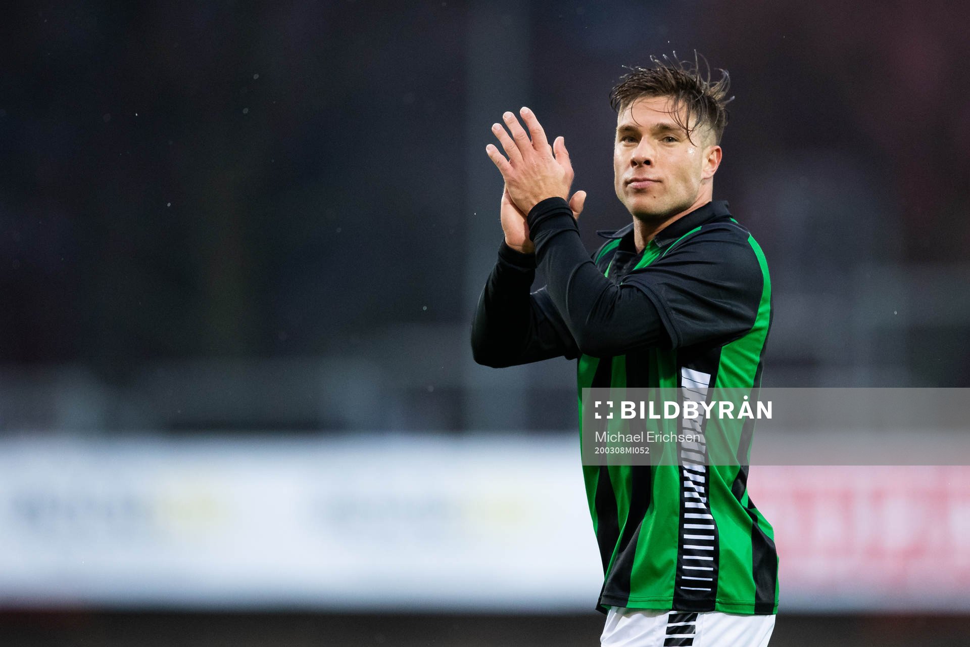 Gais Nikola Ladan tackar publiken när han byts ut