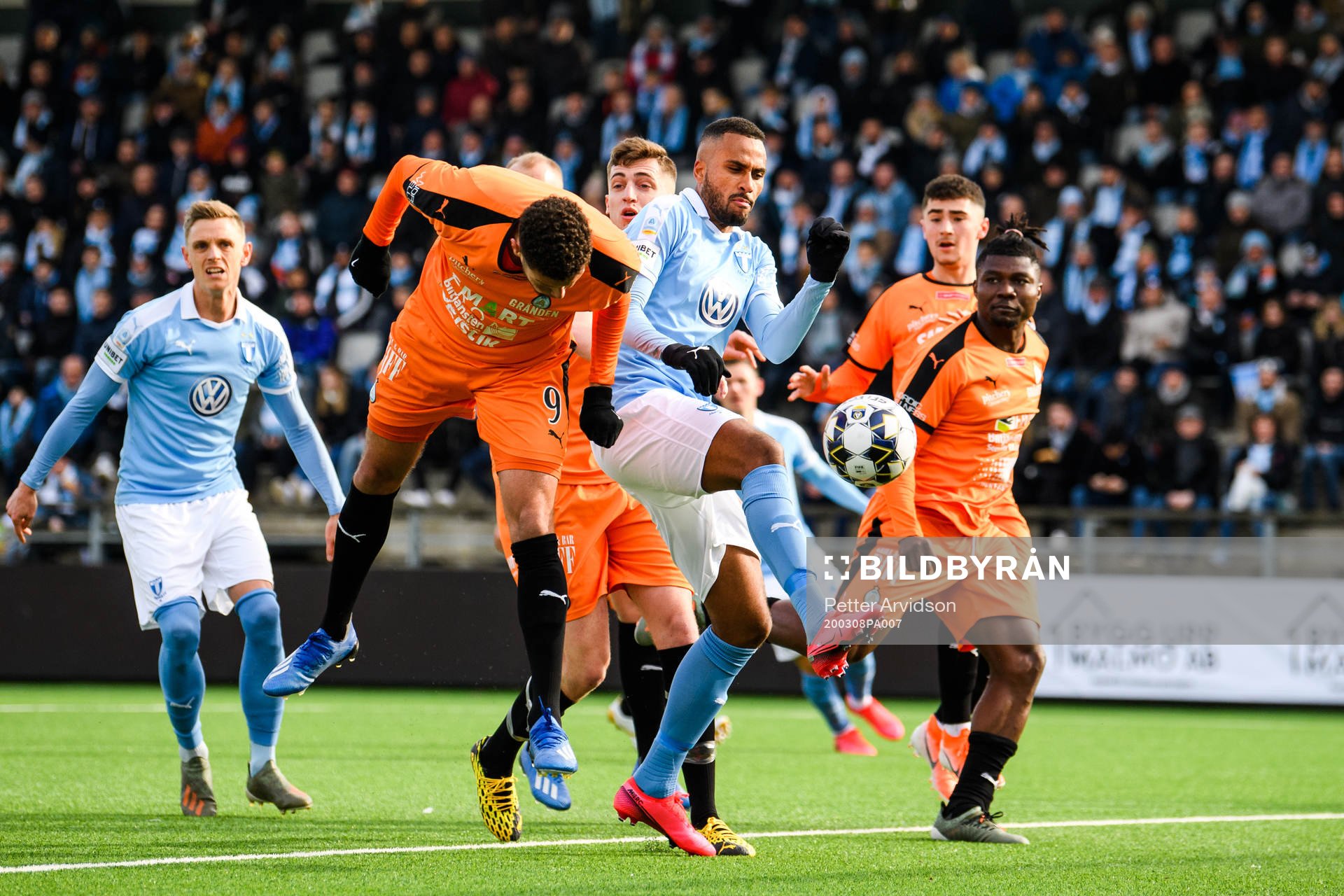 Malmö FFs Isaac Kiese Thelin och AFC Eskilstunas Karim