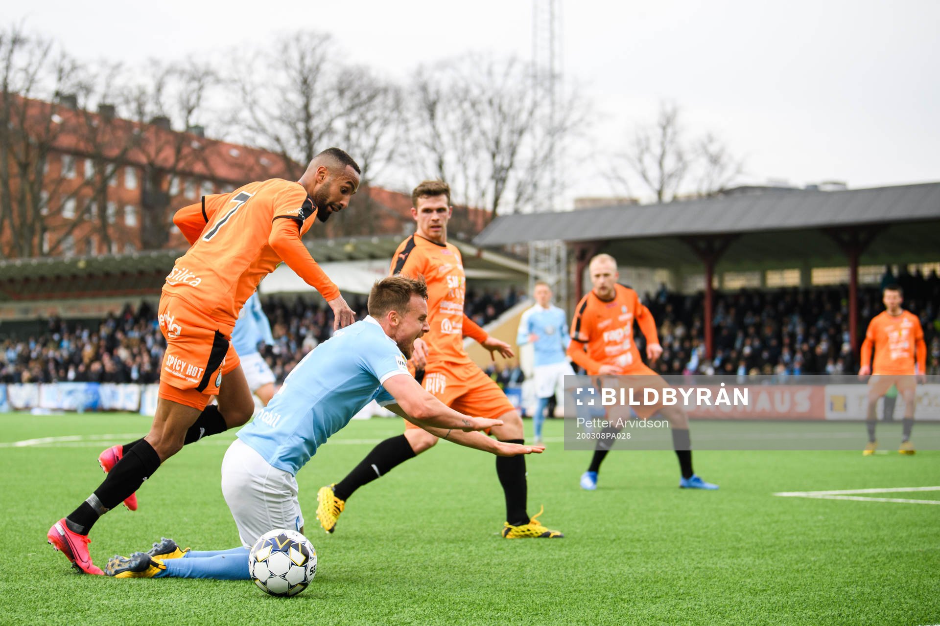 Malmö FFs Eric Larsson och AFC Eskilstunas Ferid Ali